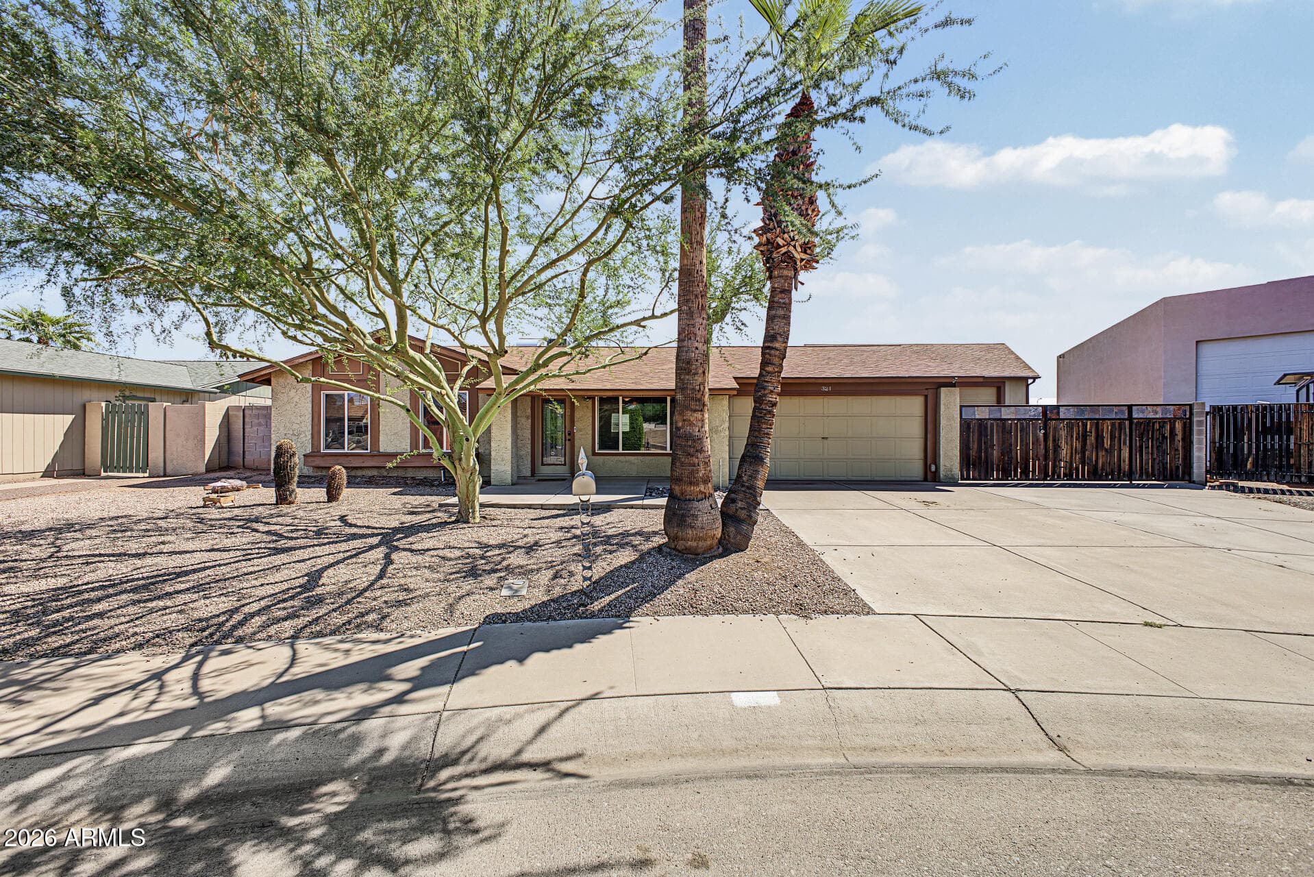 321 W Mesquite Street — photo 2