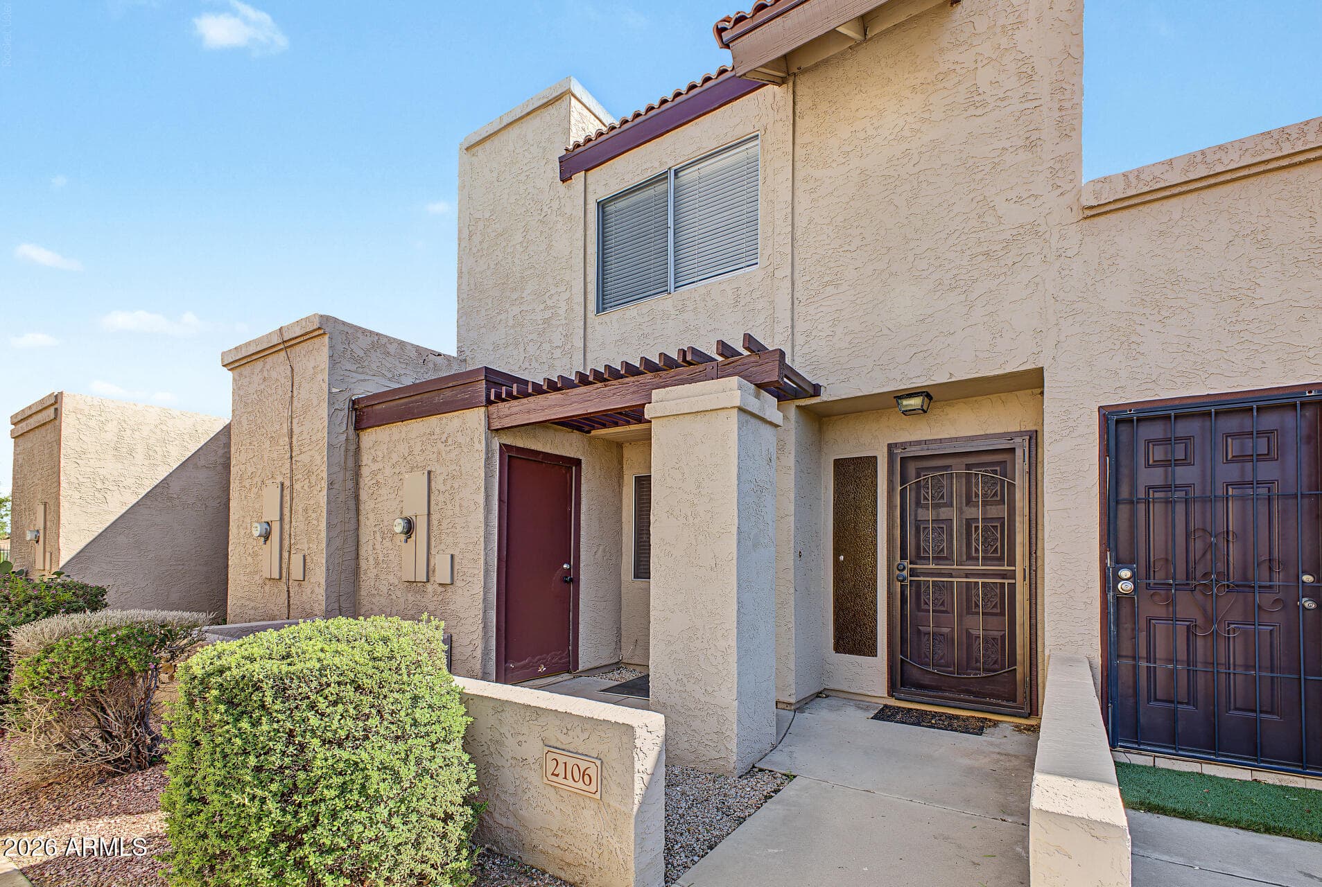 2106 W Pontiac Drive — photo 2
