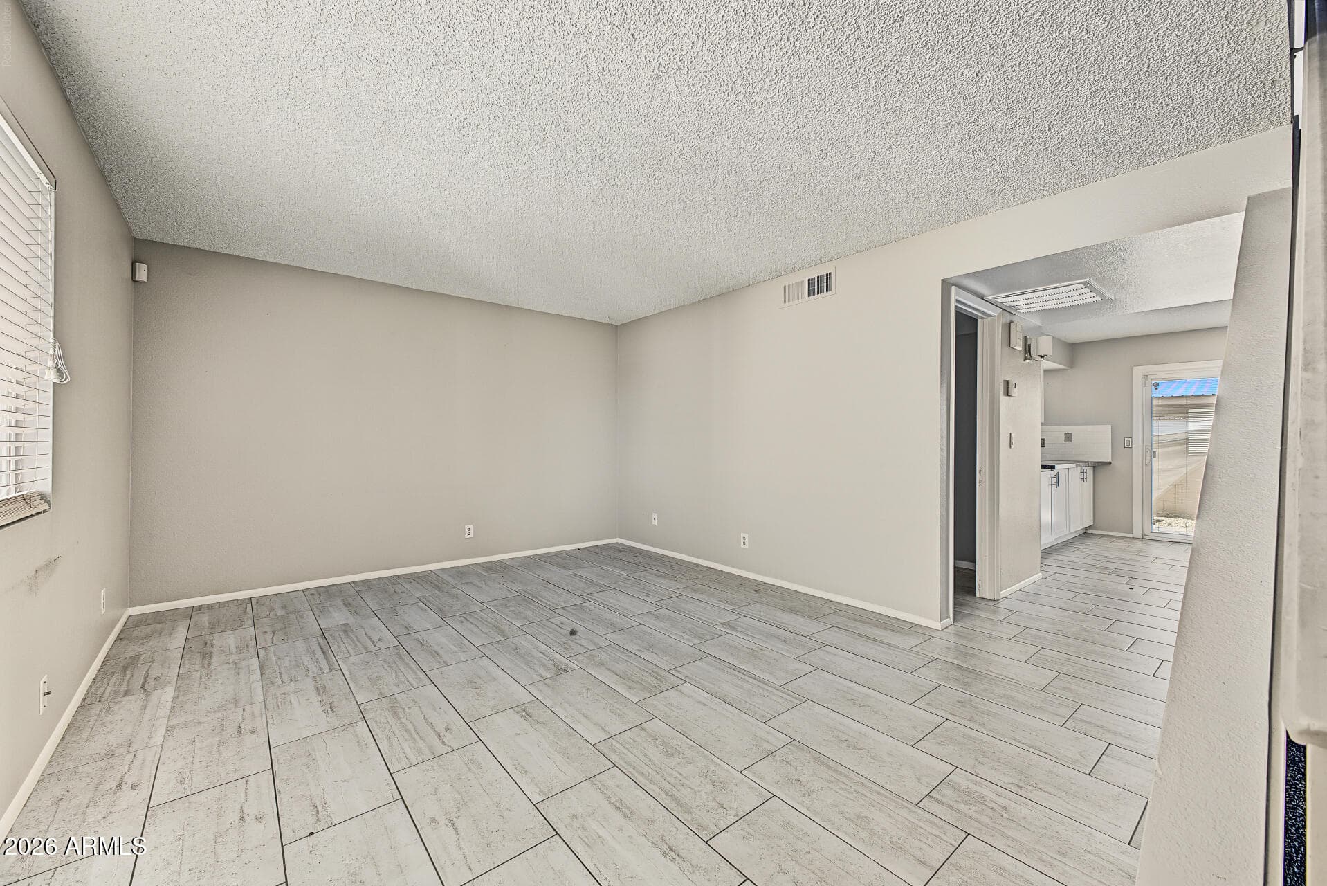 2106 W Pontiac Drive — photo 6