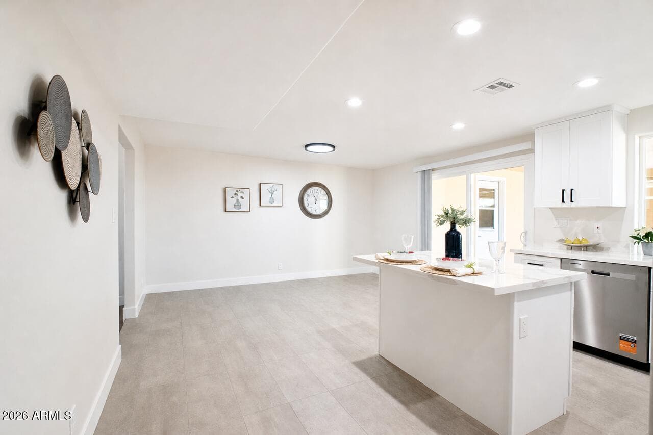 552 N Hobson Plaza — photo 5