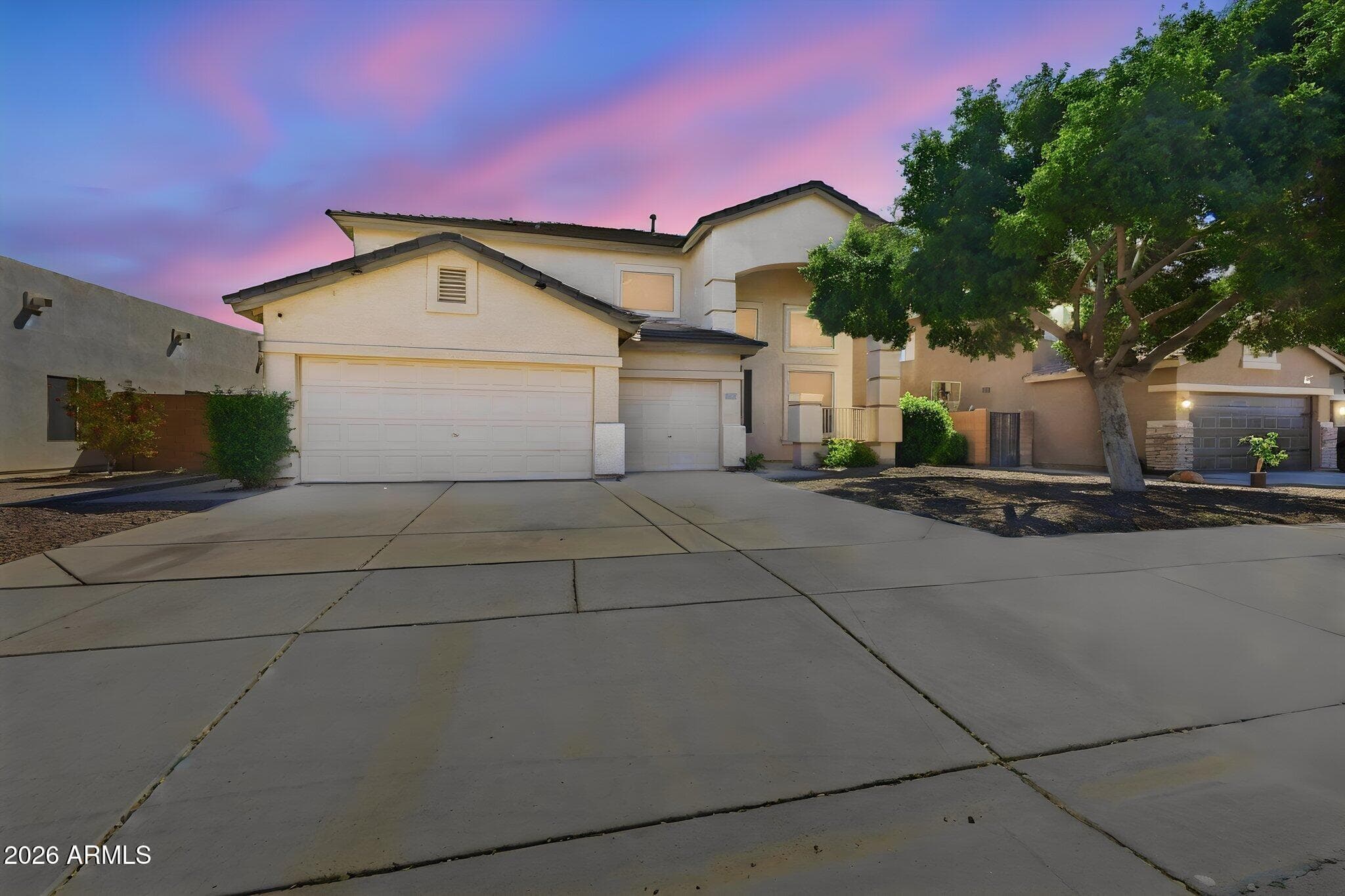 8021 W Hilton Avenue — photo 2
