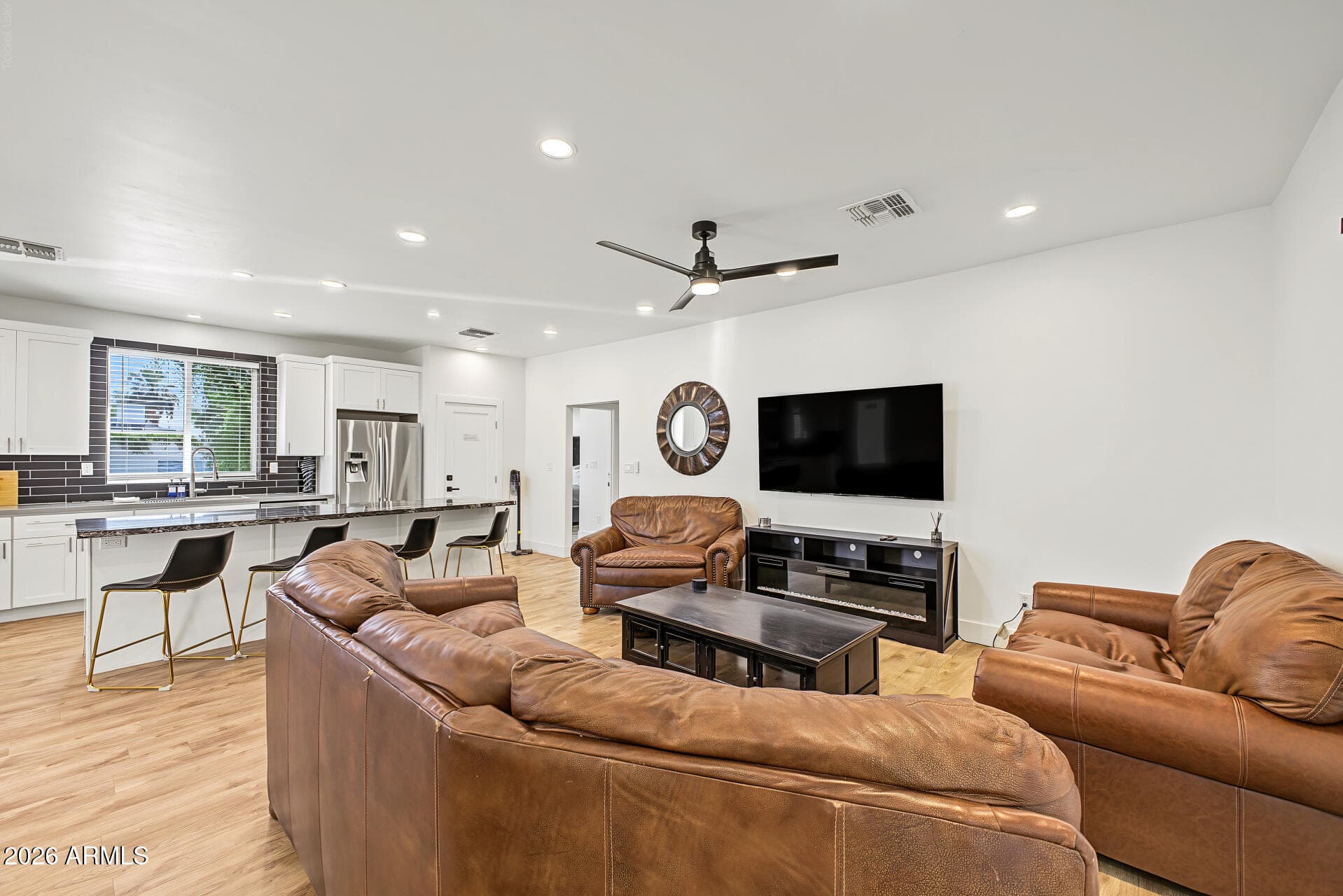 1421 E Hubbell Street — photo 3