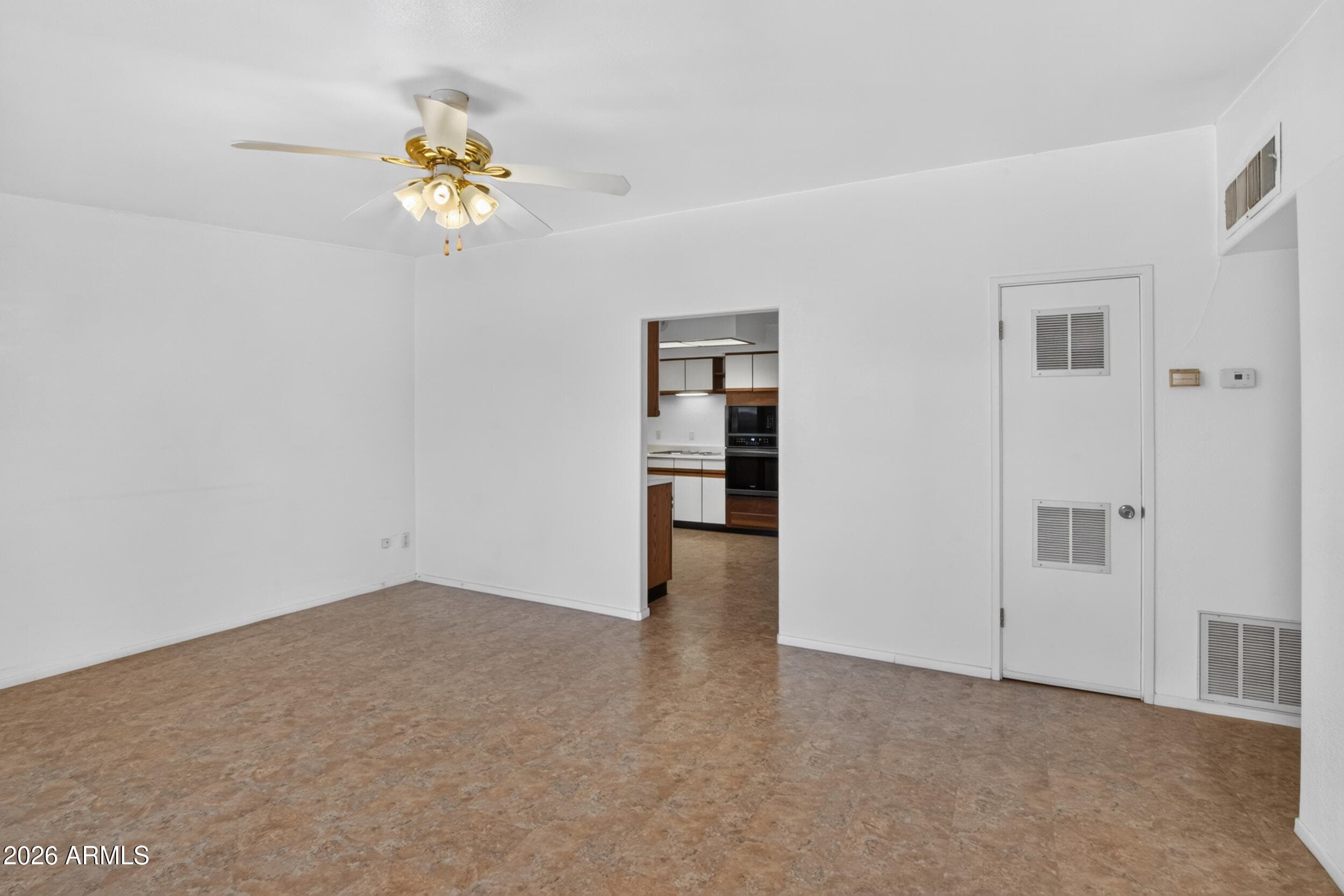 6011 N 32nd Drive — photo 3