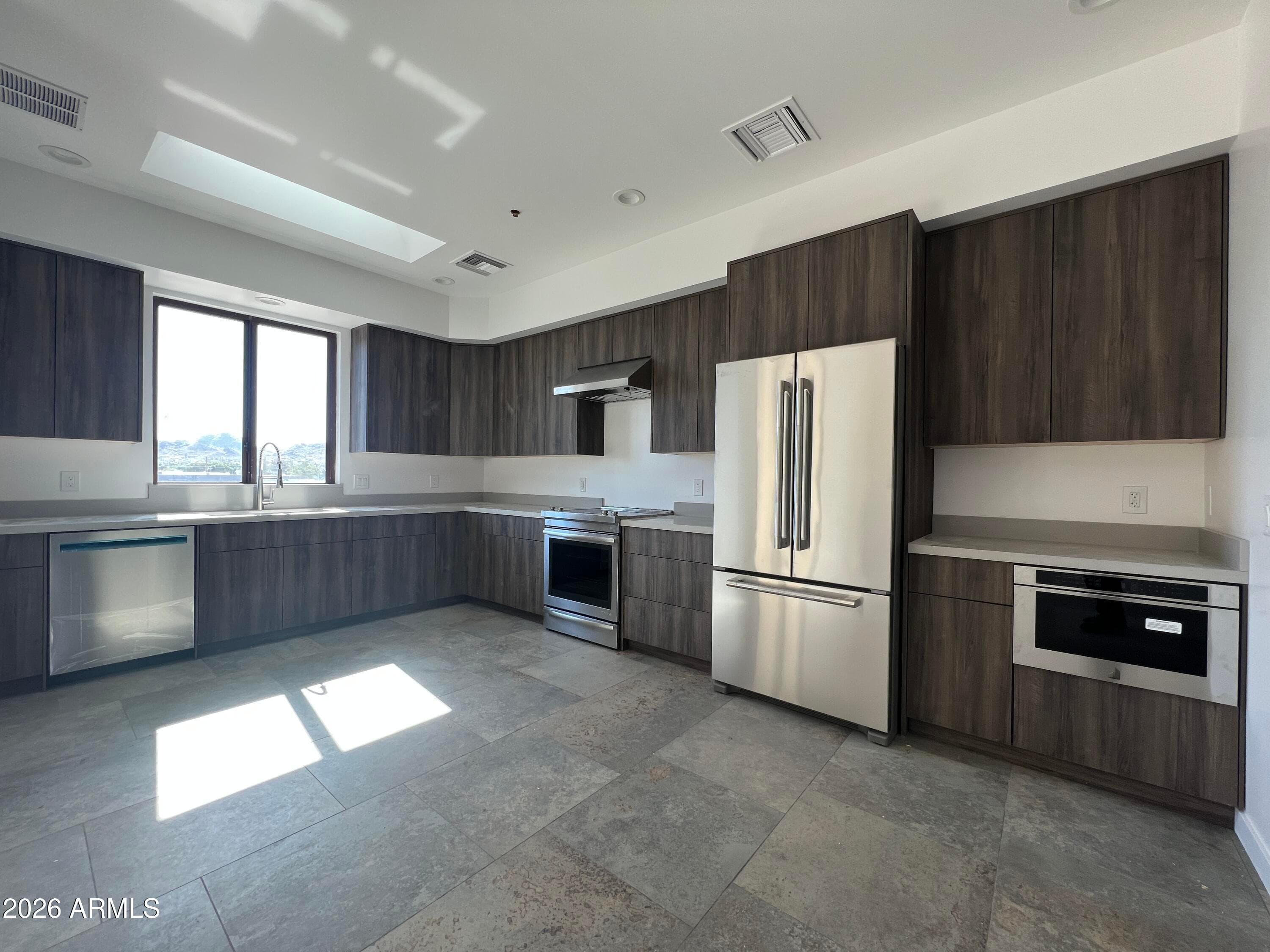 509 E Mountain View Road — photo 3