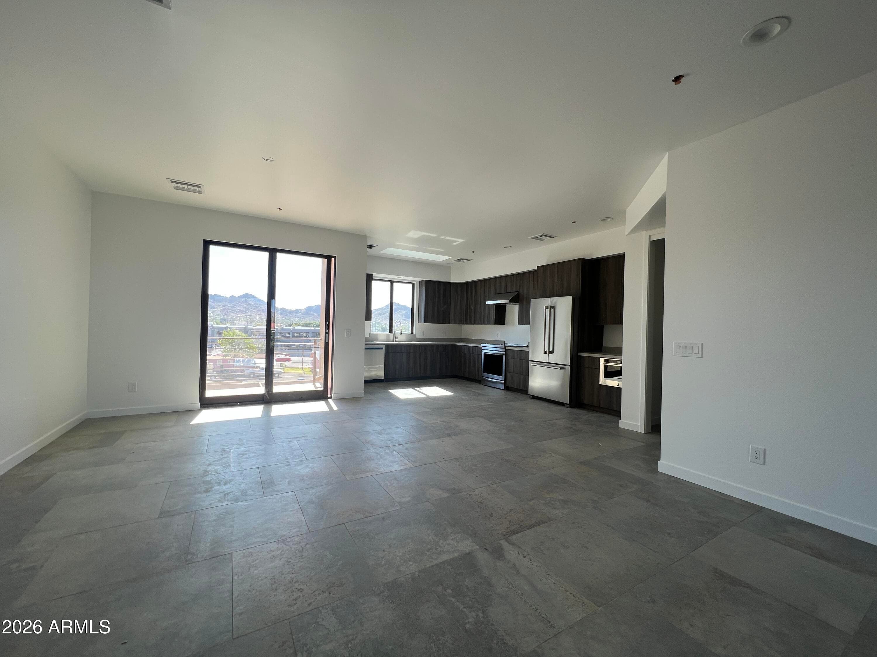 509 E Mountain View Road — photo 4