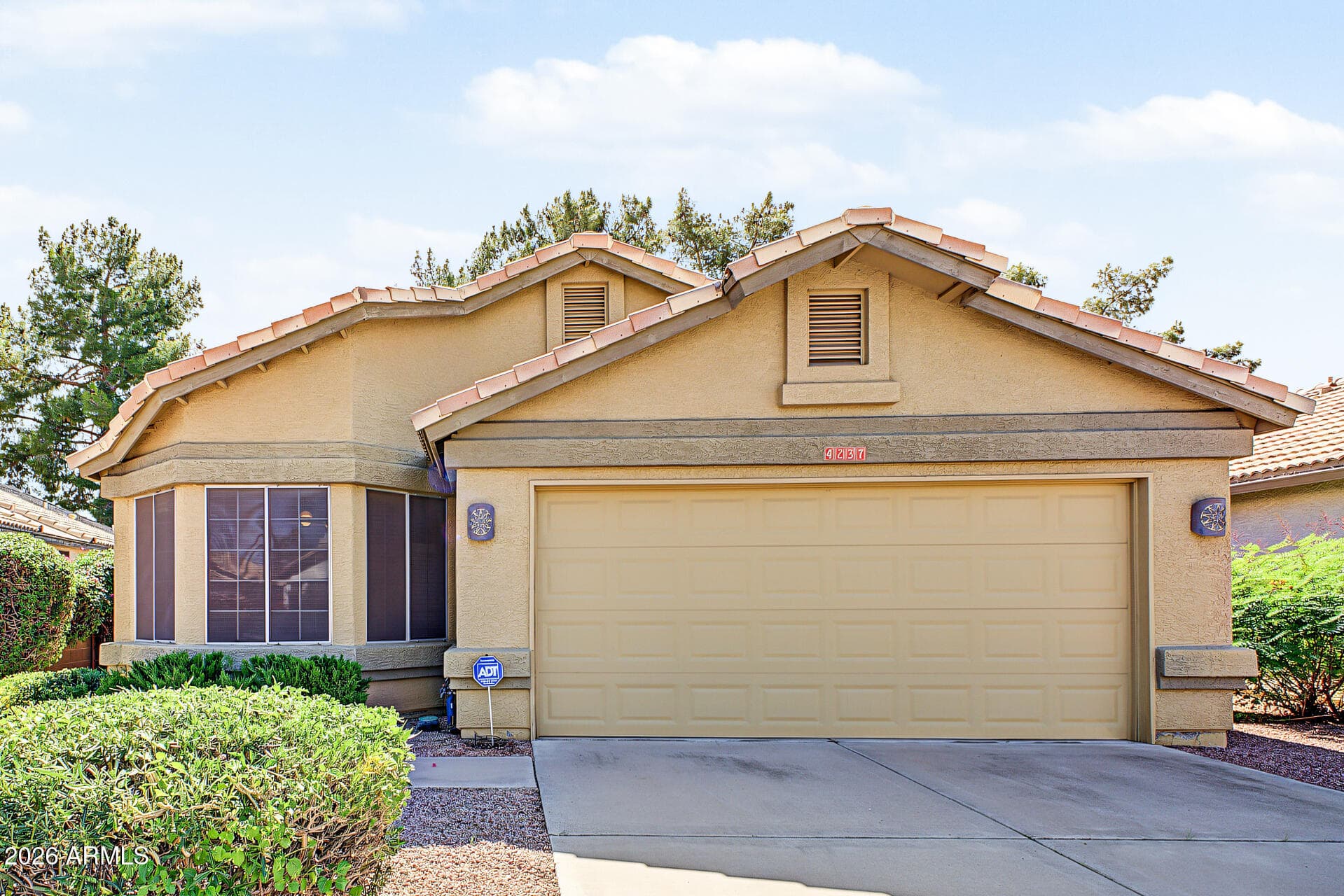4237 E Morrow Drive — photo 2