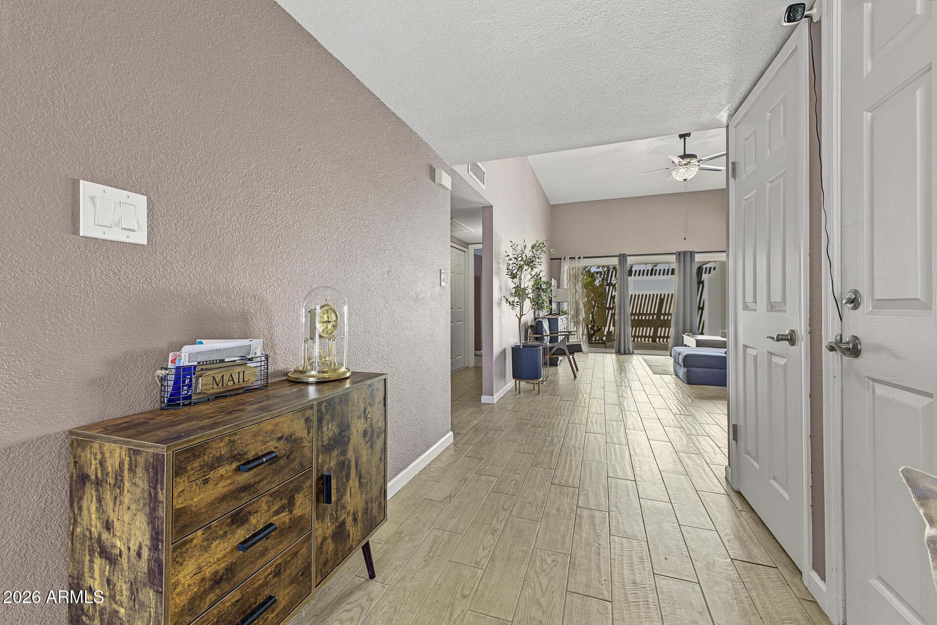 2116 W Claremont Street — photo 6