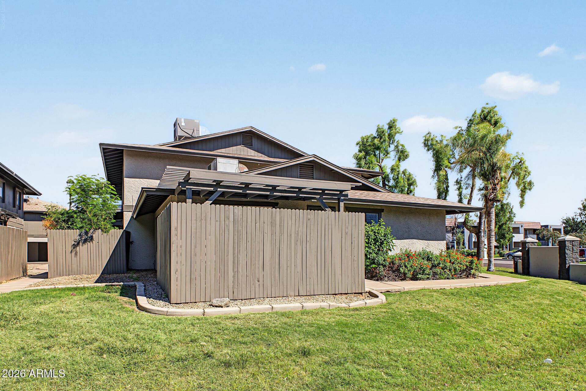 286 W Palomino Drive 13 — photo 2