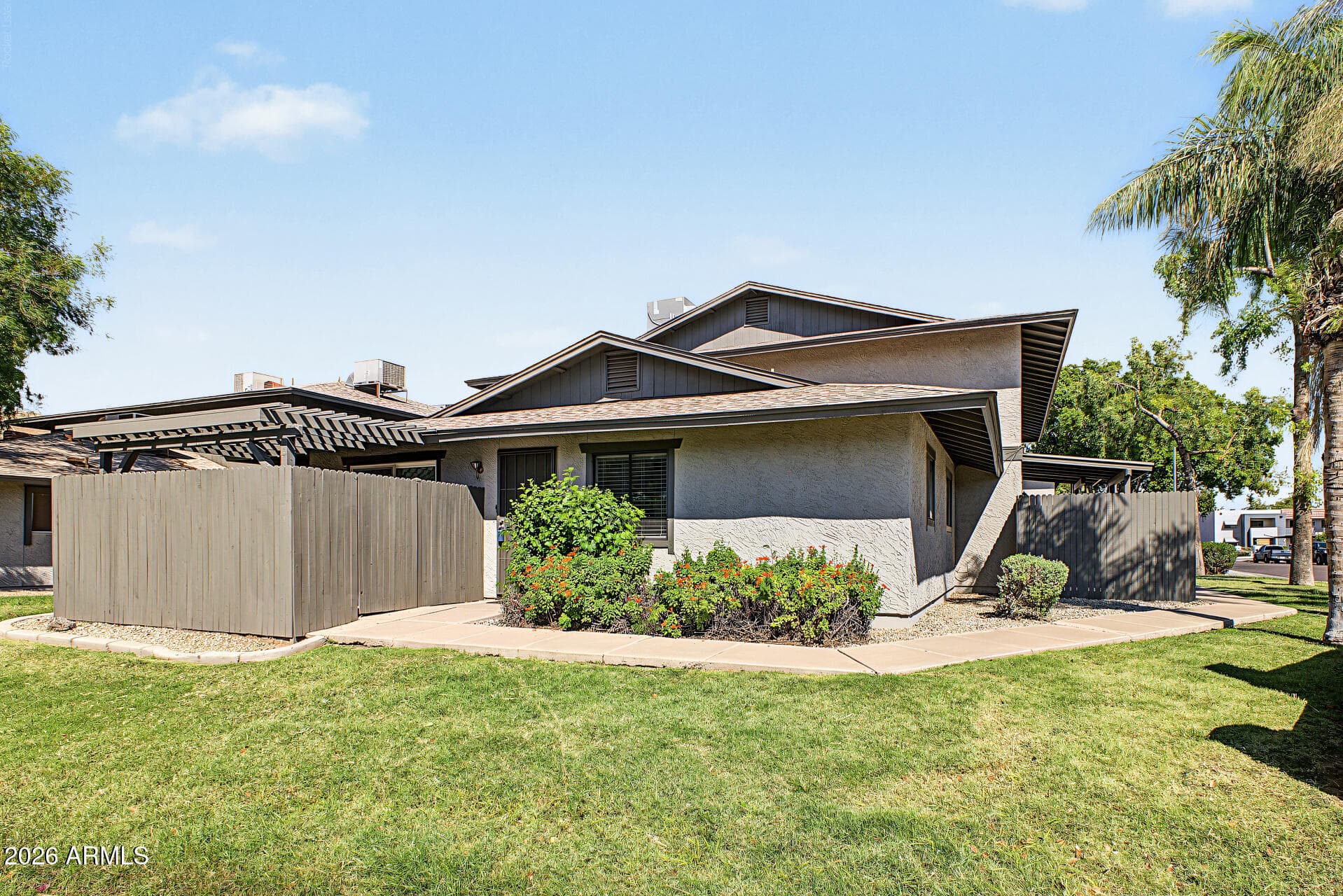 286 W Palomino Drive 13 — photo 3