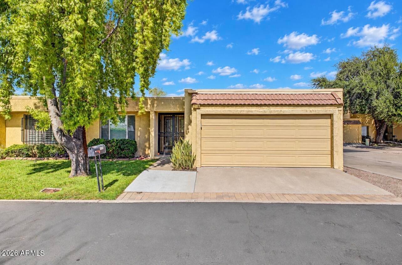 2116 W Claremont Street, Phoenix, Arizona