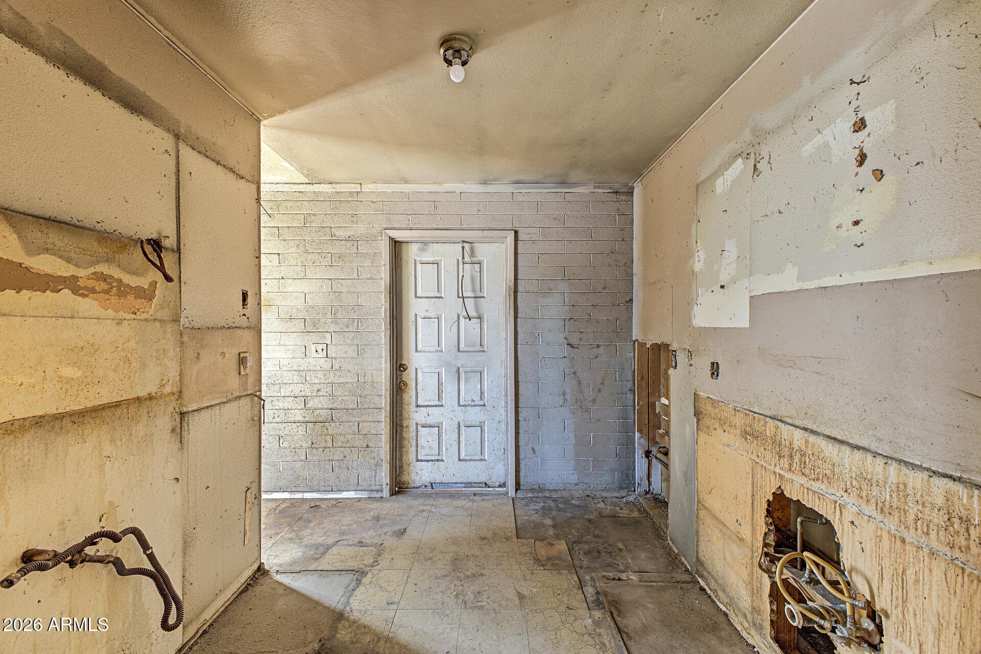 1138 W Apache Street — photo 7