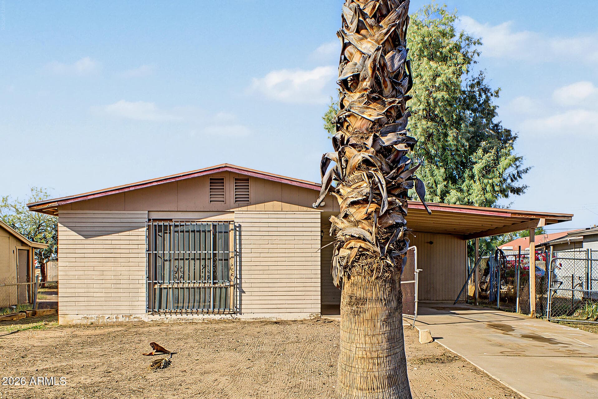 1138 W Apache Street — photo 3