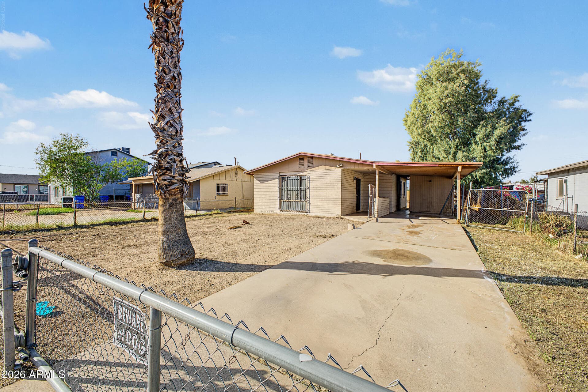1138 W Apache Street — photo 2