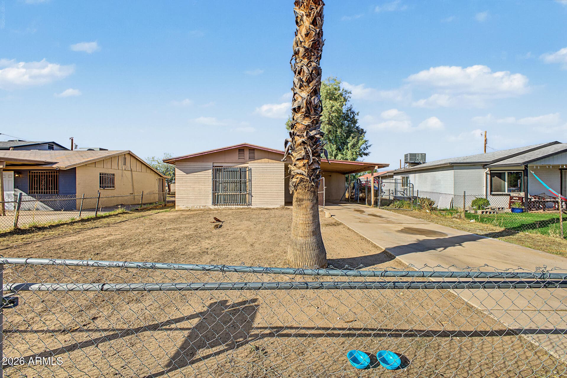 1138 W Apache Street