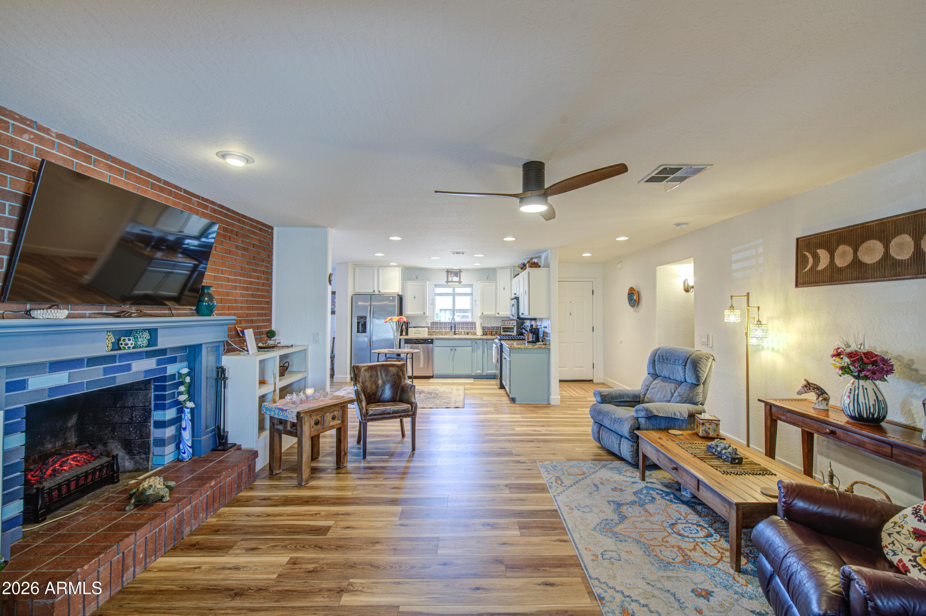 7308 E Polk Street — photo 2