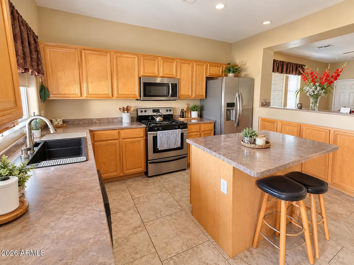 8118 W Harmony Lane — photo 5