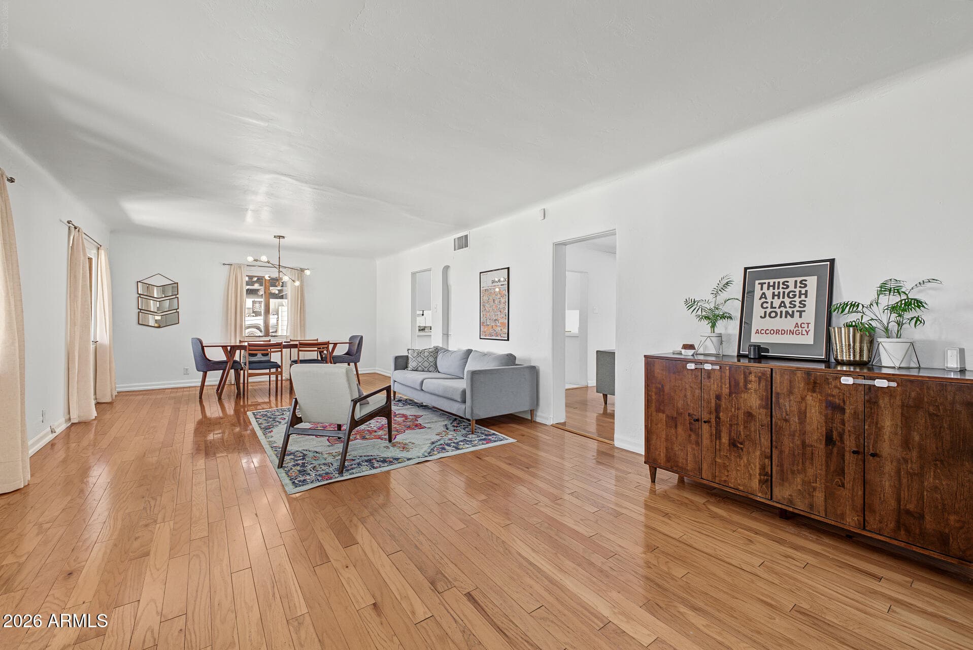 2221 N Laurel Avenue — photo 3
