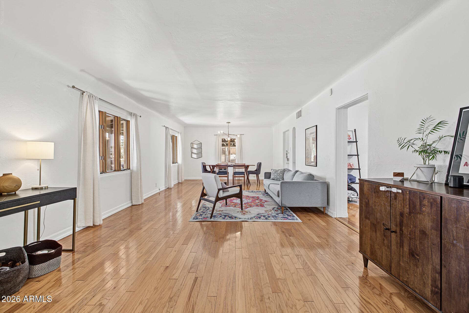 2221 N Laurel Avenue — photo 4
