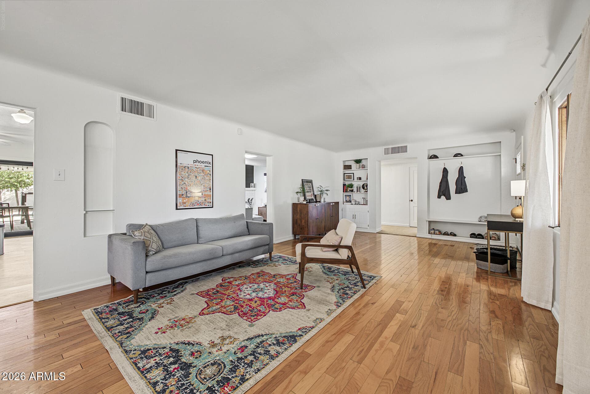 2221 N Laurel Avenue — photo 5