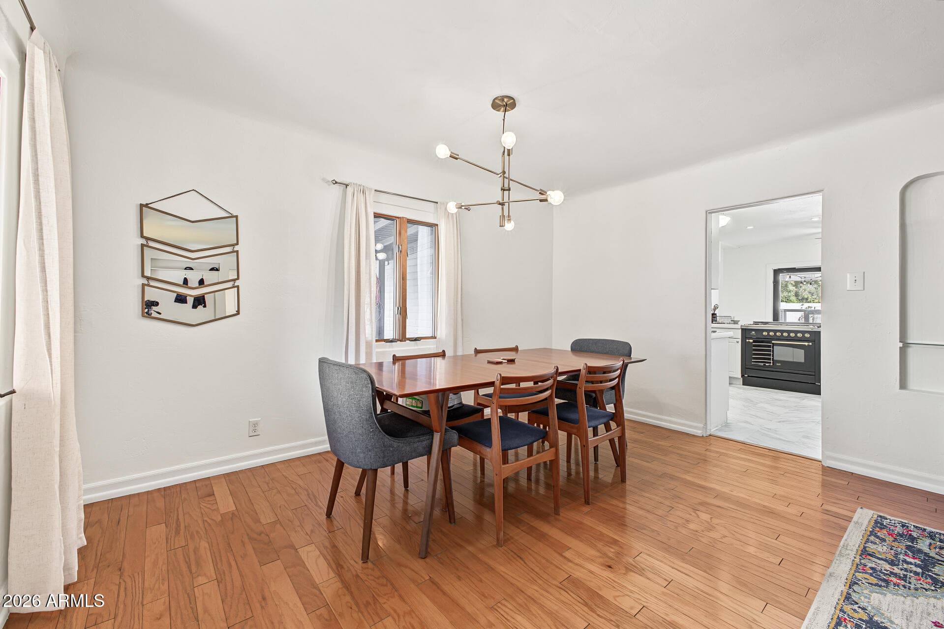 2221 N Laurel Avenue — photo 6
