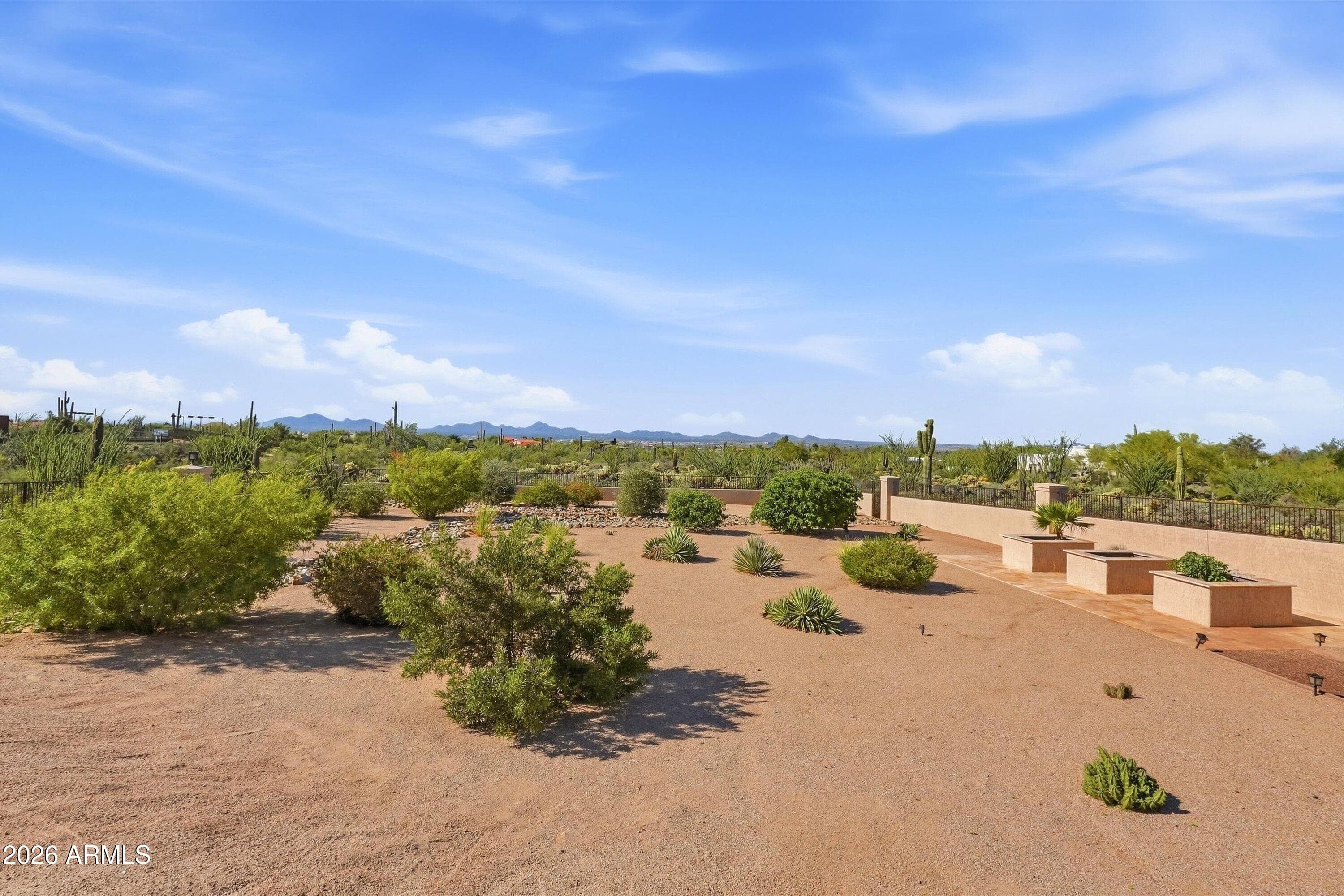 9735 E Vereda Solana Drive — photo 7