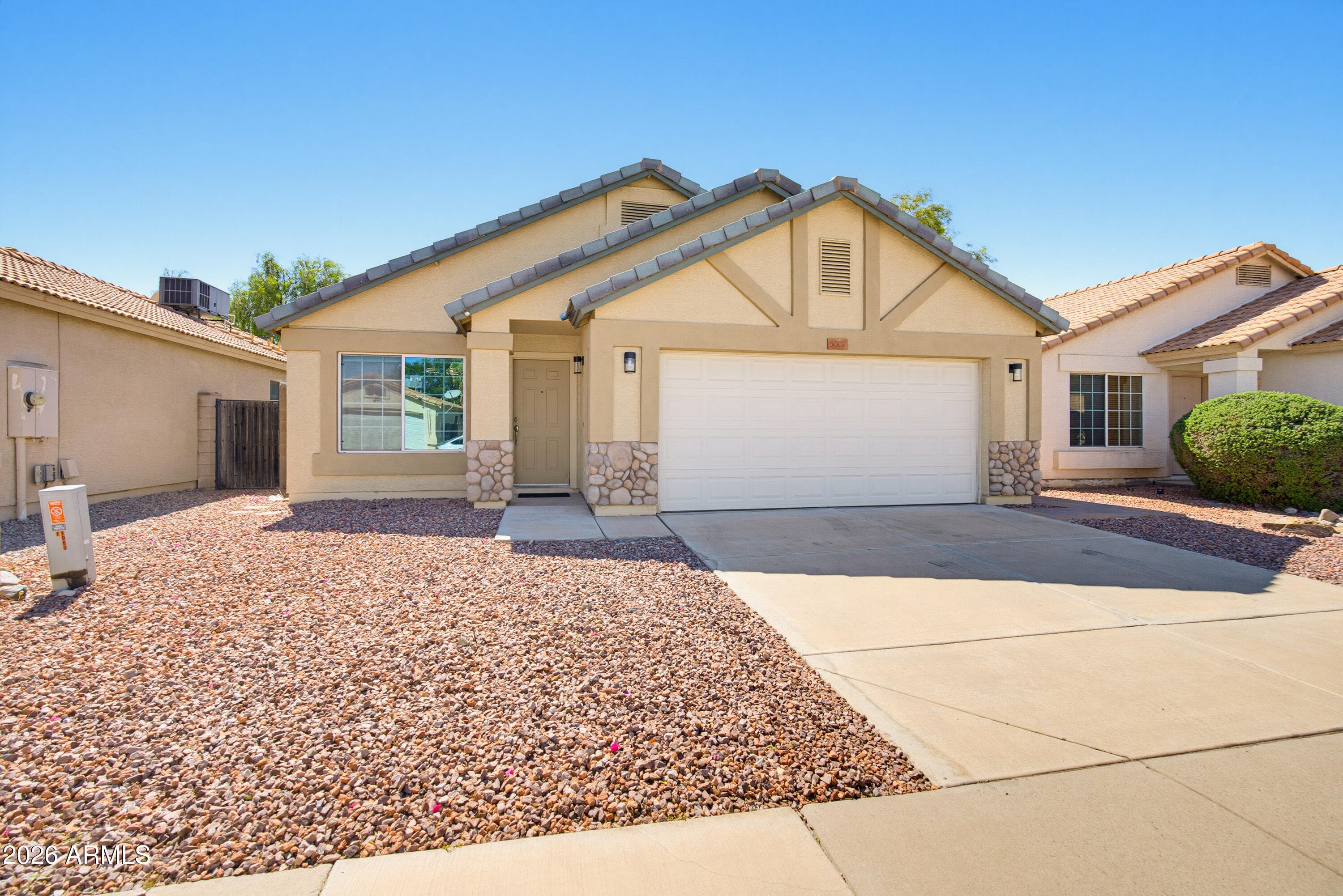3007 W Zachary Drive — photo 2