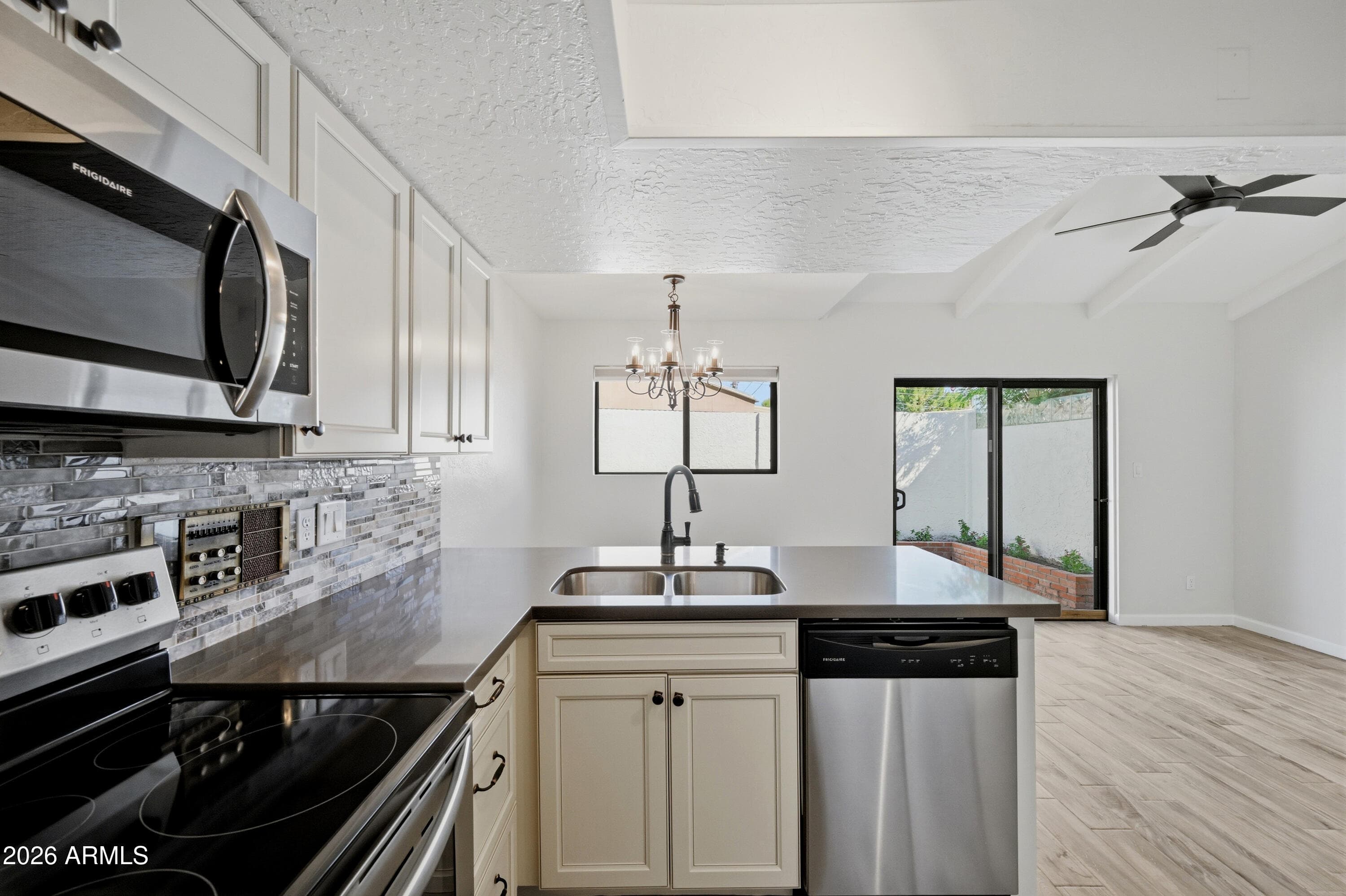 6527 N Maryland Circle — photo 5