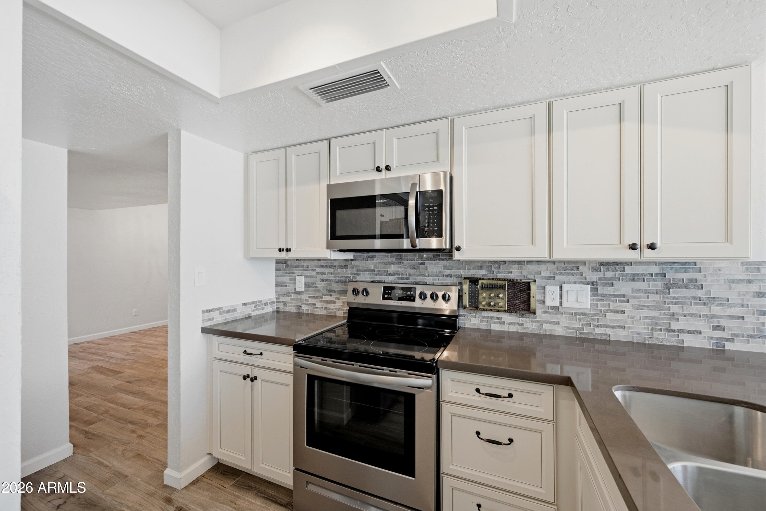 6527 N Maryland Circle — photo 4