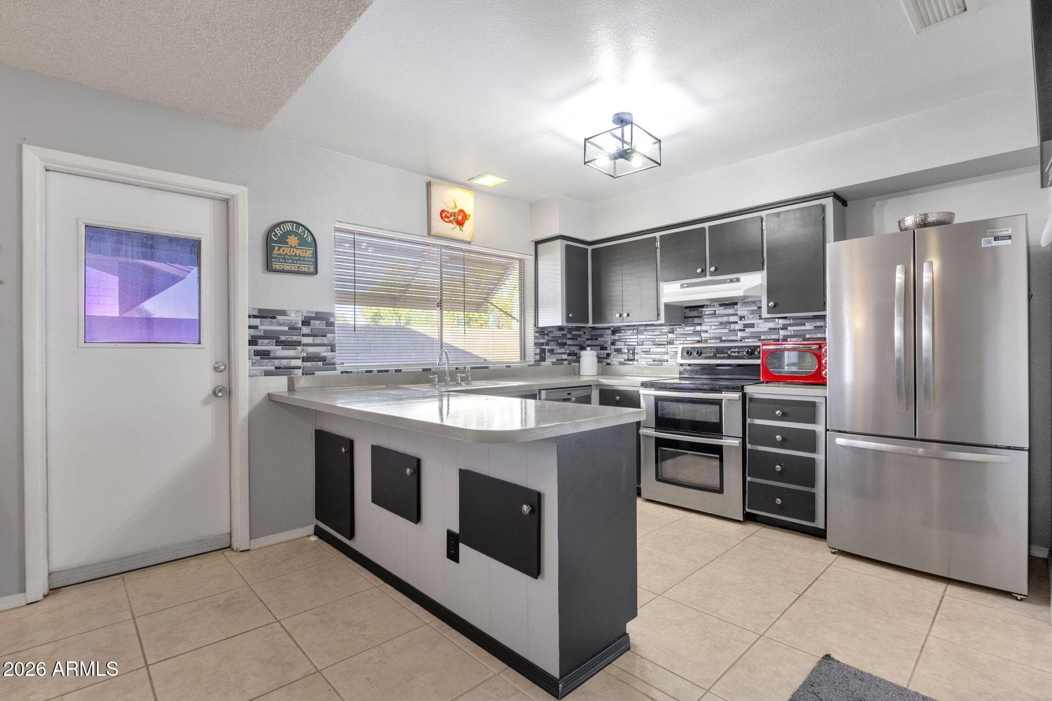 2124 E Colgate Drive — photo 2