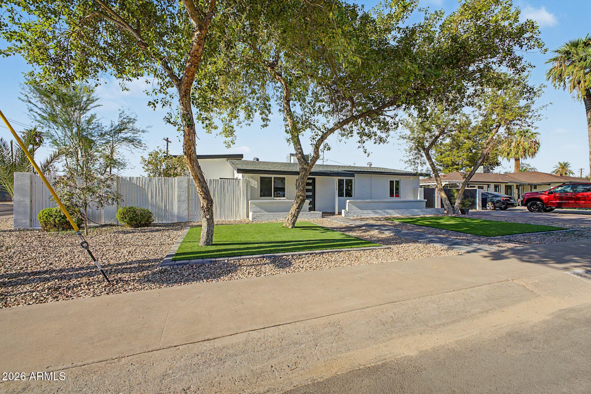 2238 W Catalina Drive — photo 2