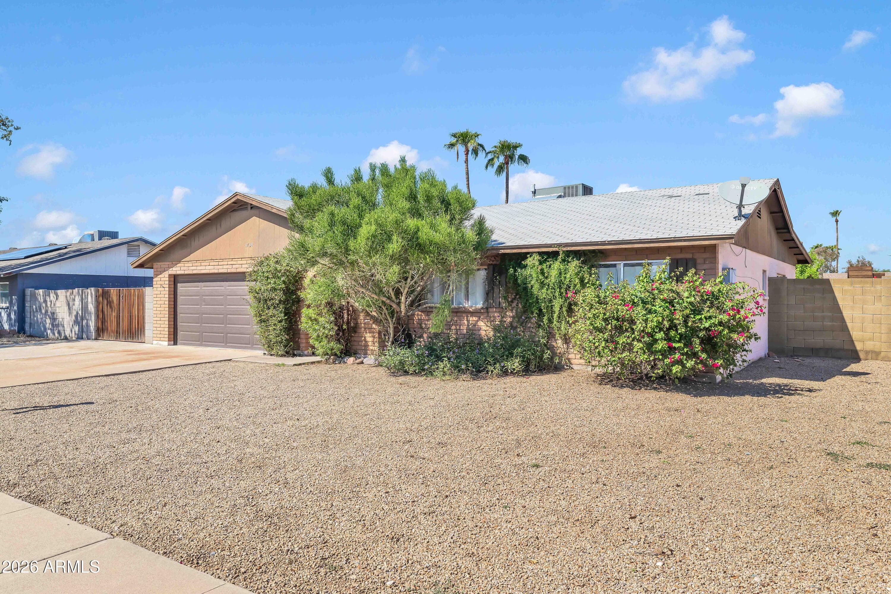 4734 W Sandra Terrace — photo 2