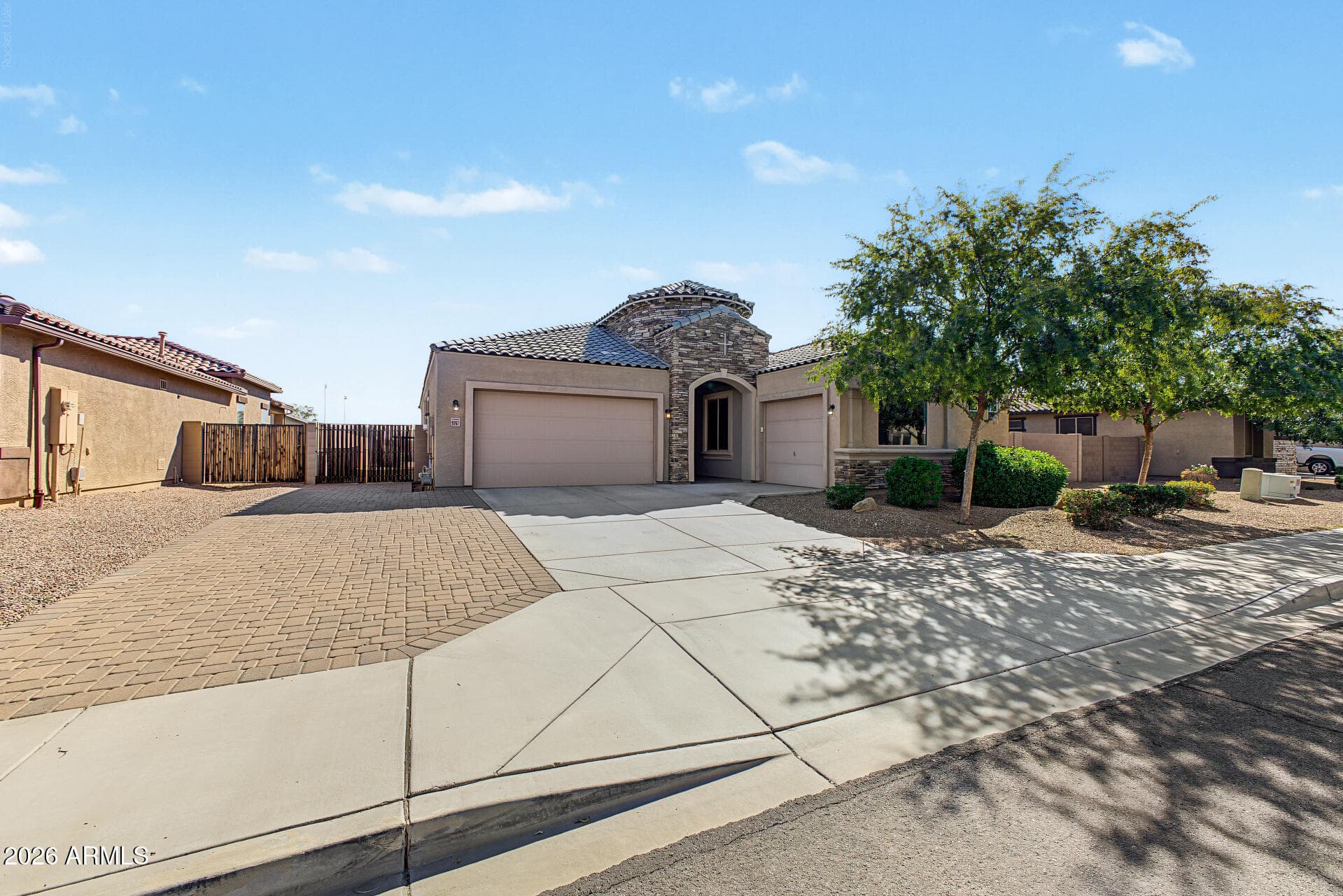 9267 W Denton Lane — photo 2