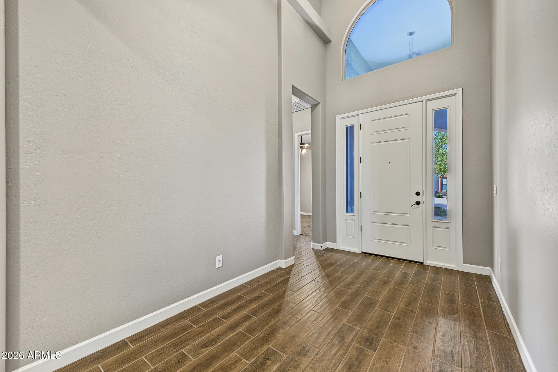 9267 W Denton Lane — photo 6