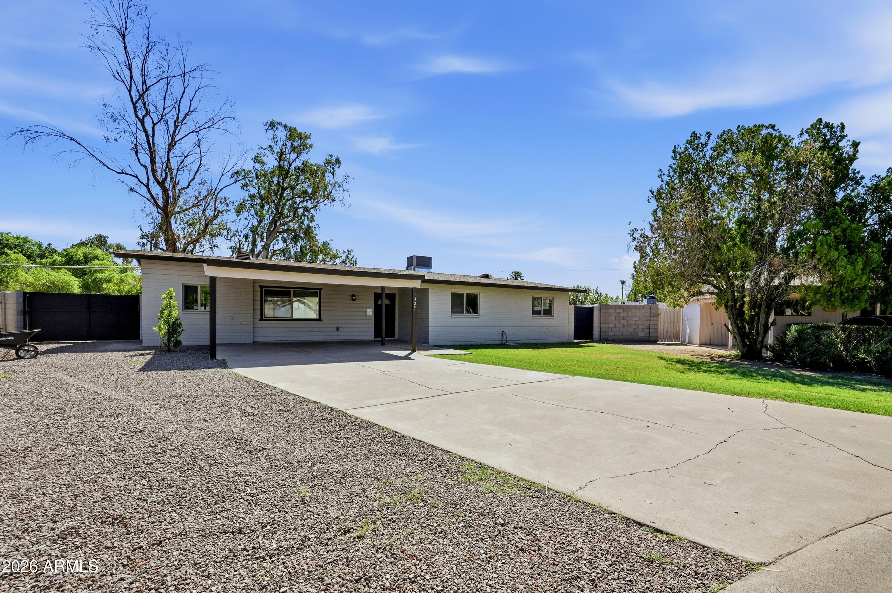 1325 E Avalon Drive — photo 3