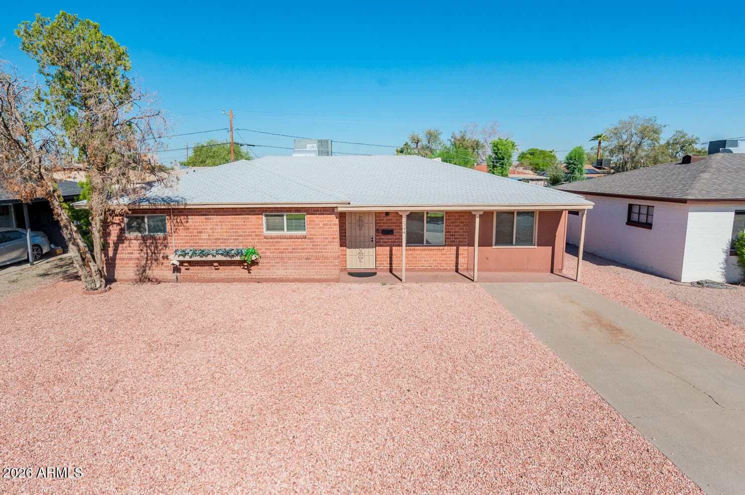 2344 W Mitchell Drive — photo 2