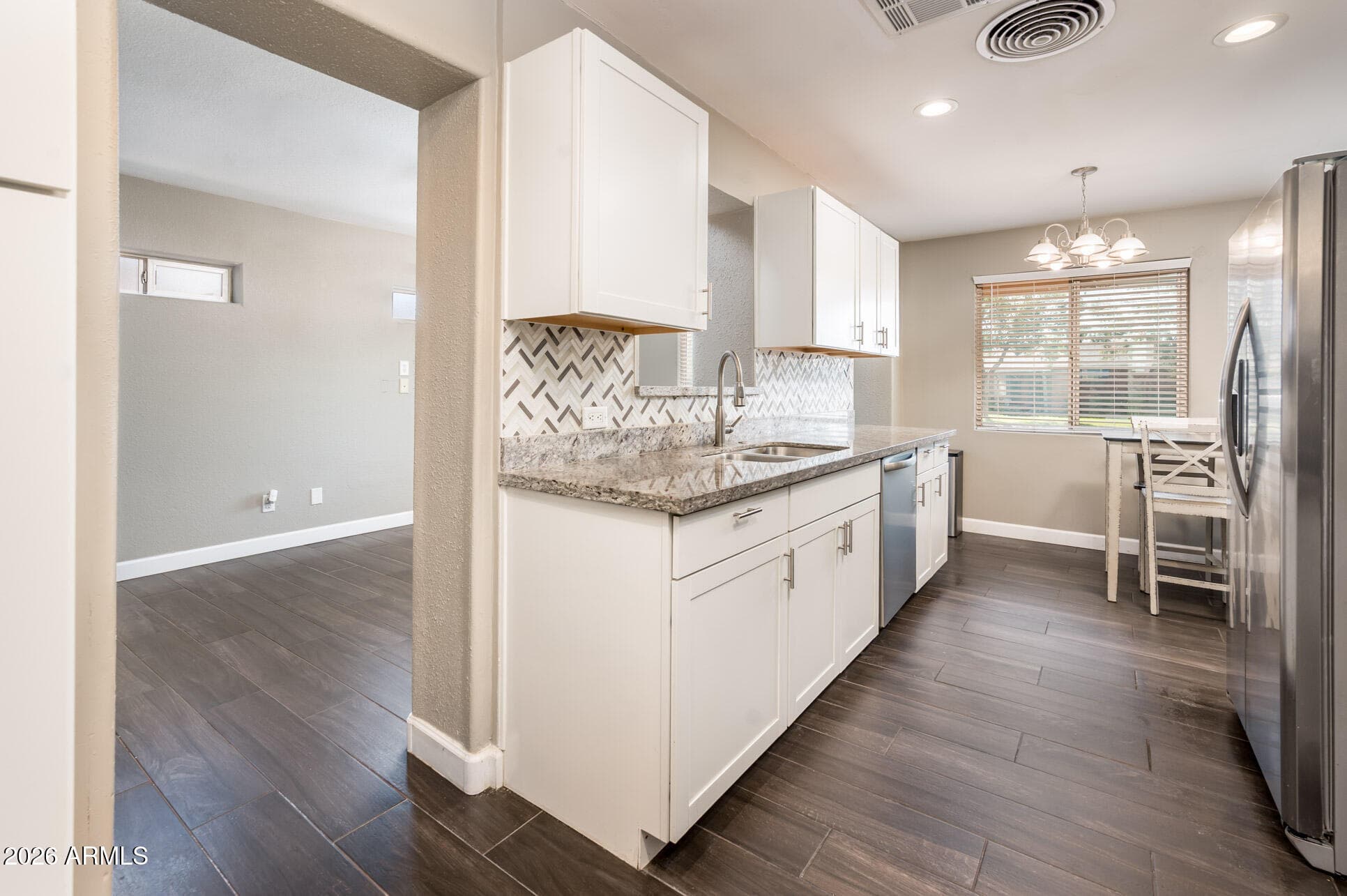 2344 W Mitchell Drive — photo 8
