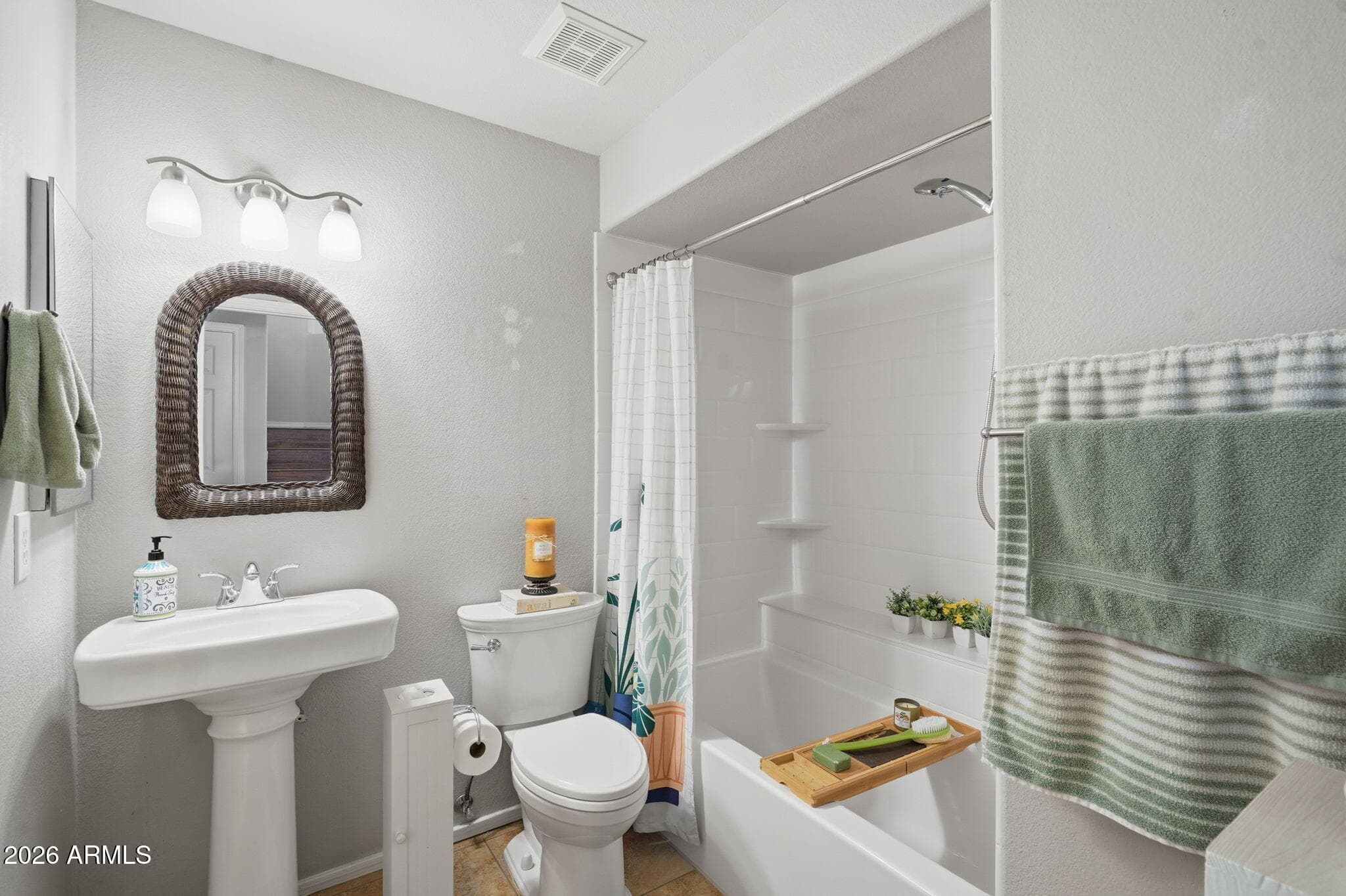 1633 E Lakeside Drive 147 — photo 8