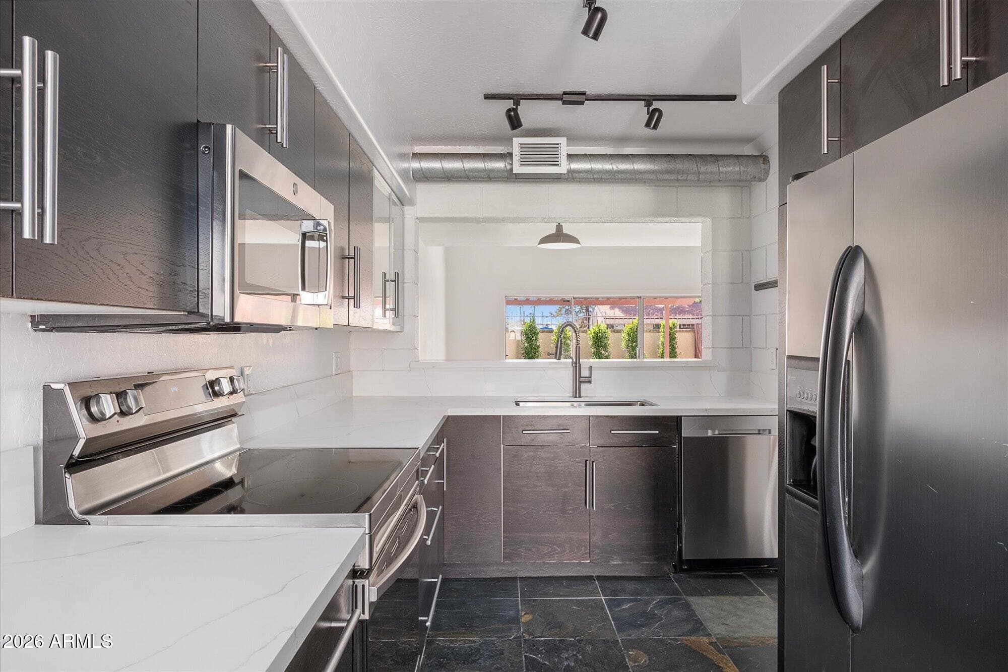 2021 E Solana Drive — photo 2