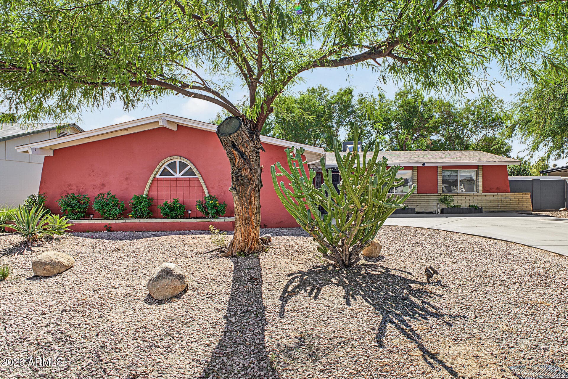 2115 E Fremont Drive — photo 3