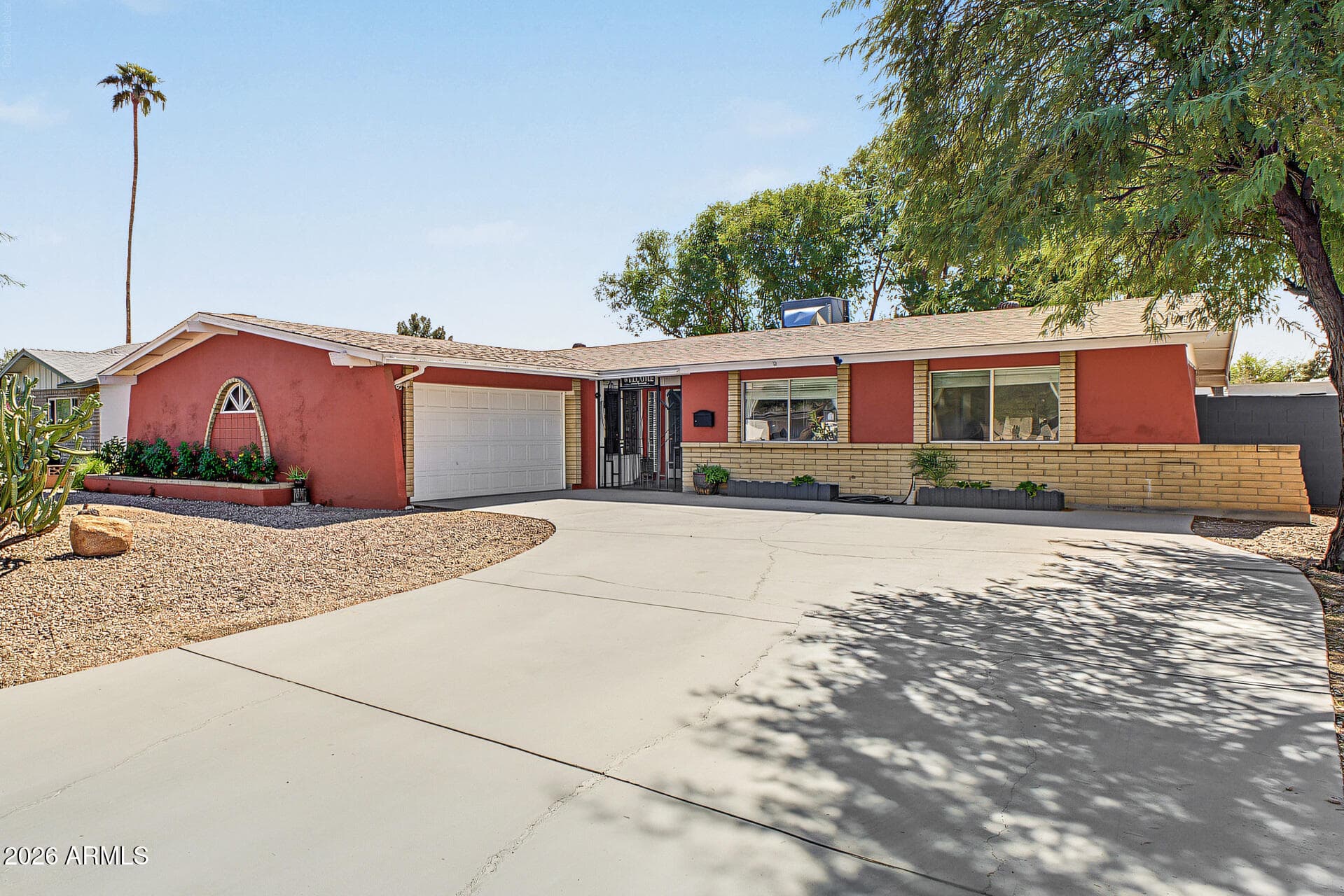 2115 E Fremont Drive — photo 2