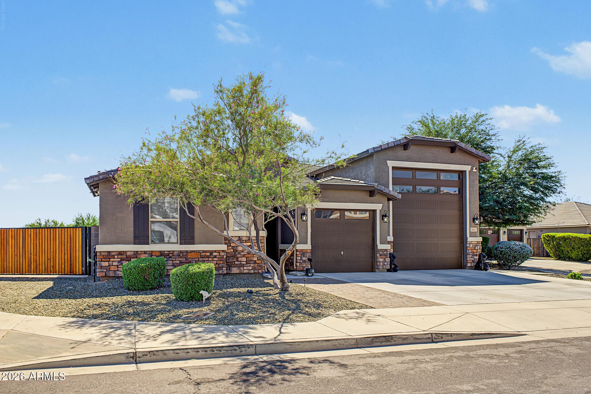 8031 W Encinas Lane — photo 2