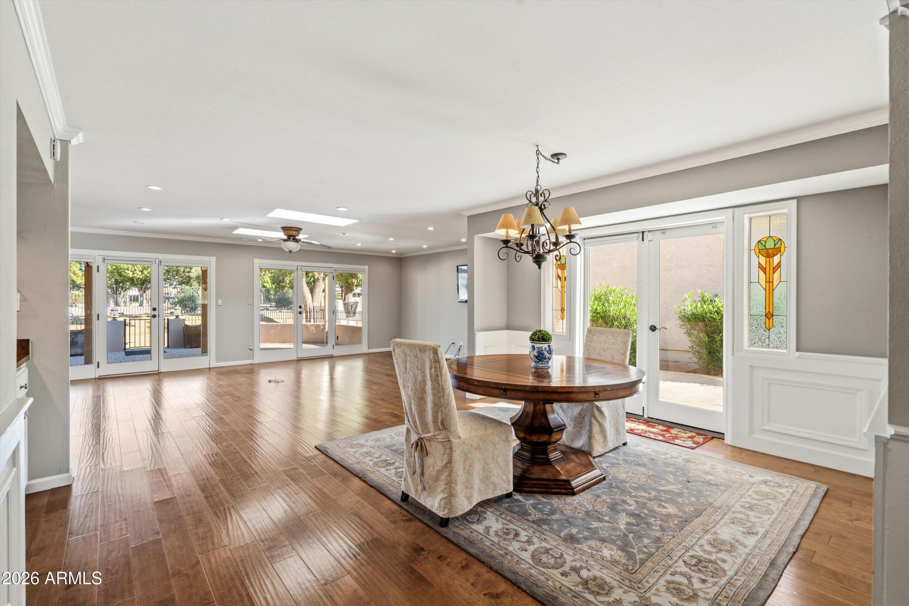 210 W Canterbury Lane — photo 8
