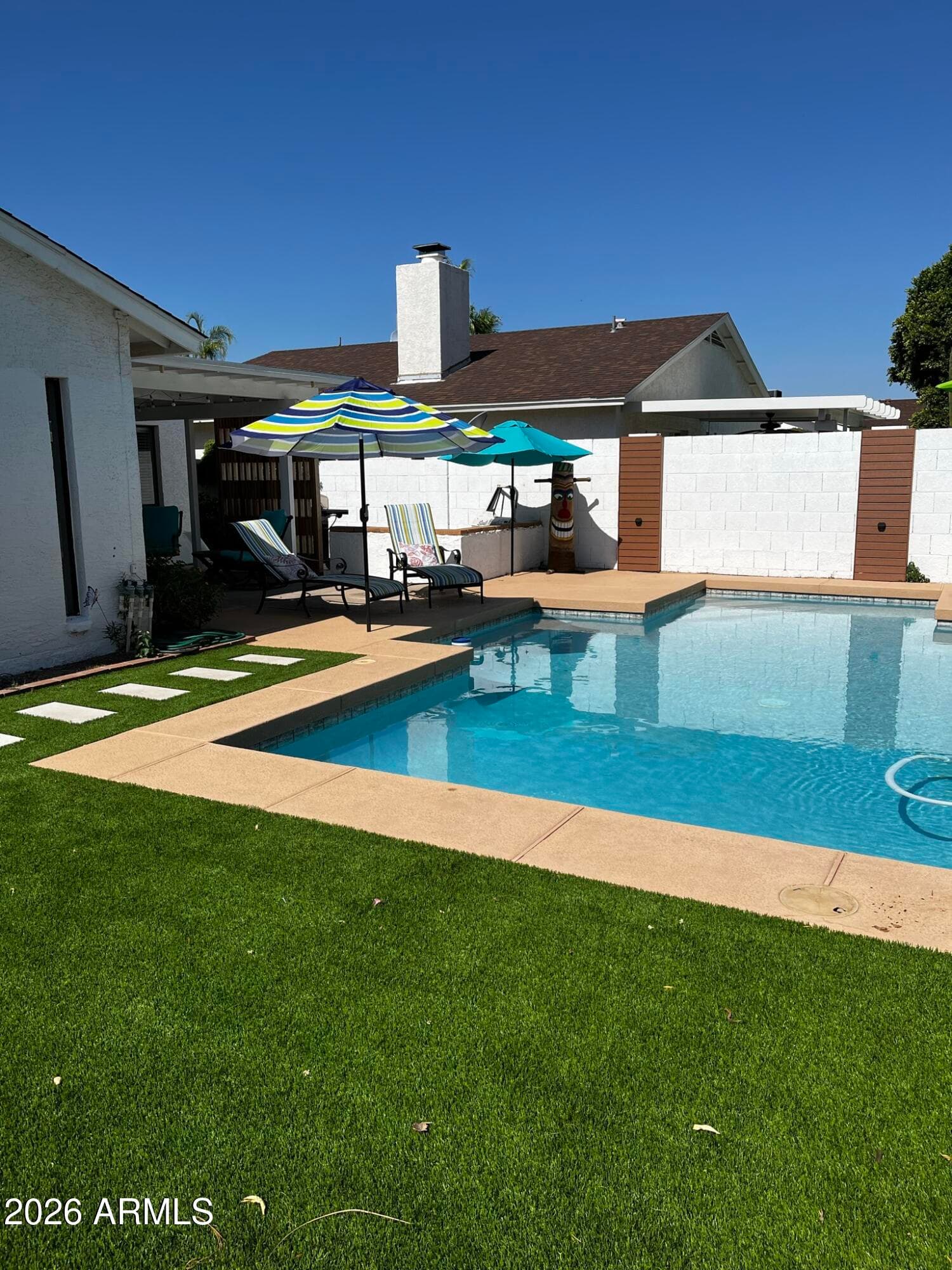 306 W Sandra Terrace — photo 2