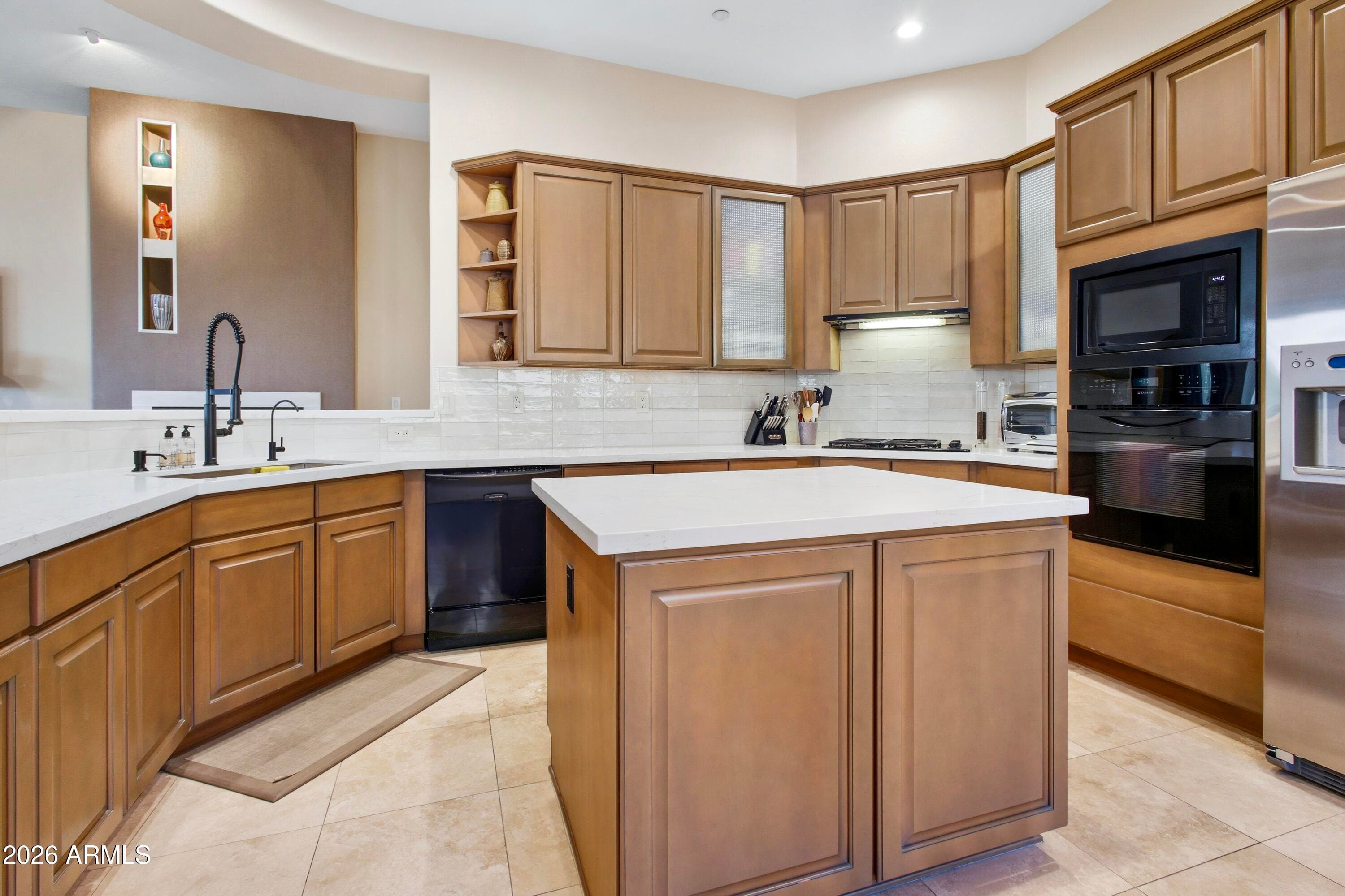 10637 E Blanche Drive — photo 2