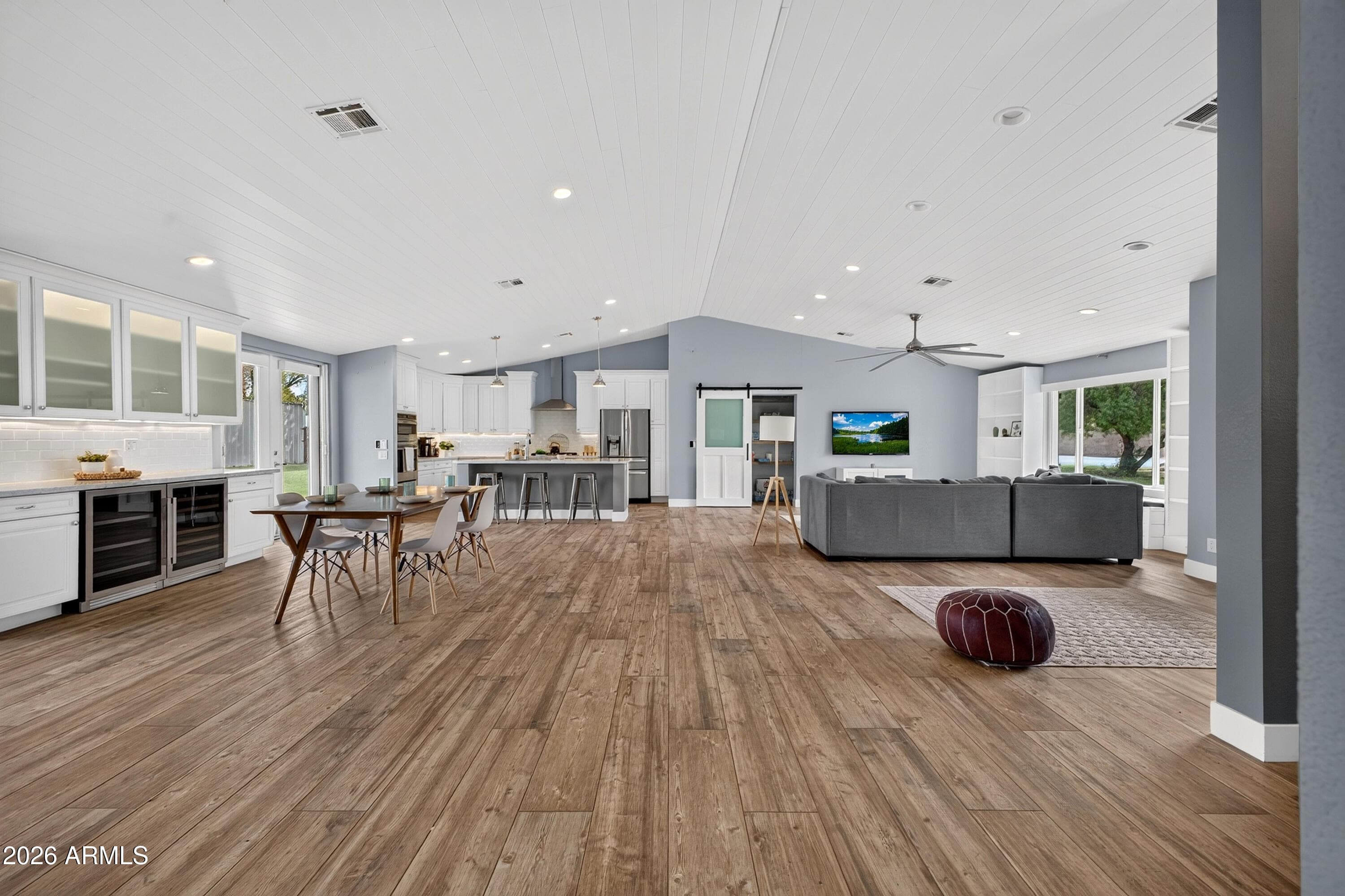 1000 E Houston Avenue — photo 2