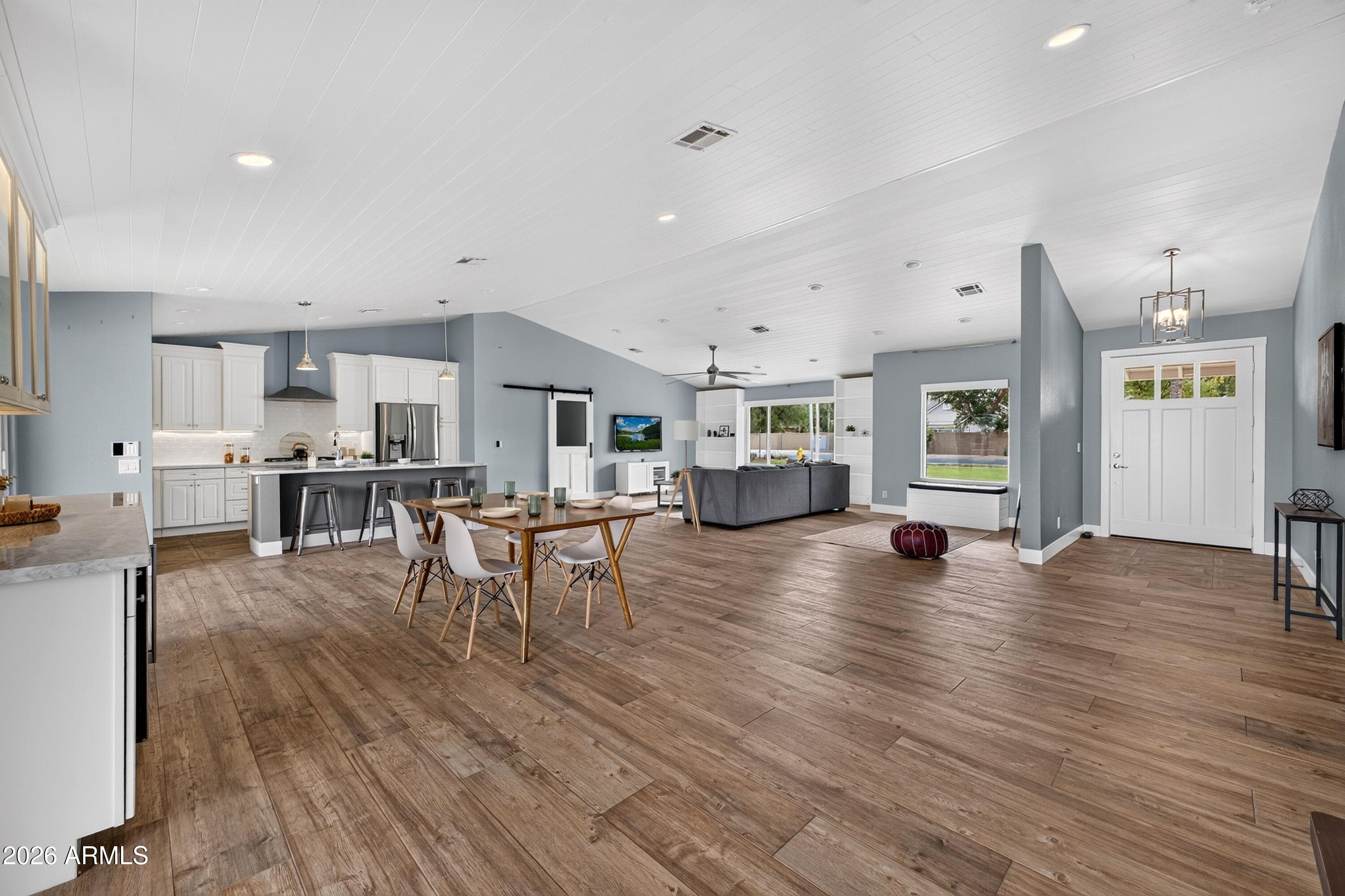 1000 E Houston Avenue — photo 3