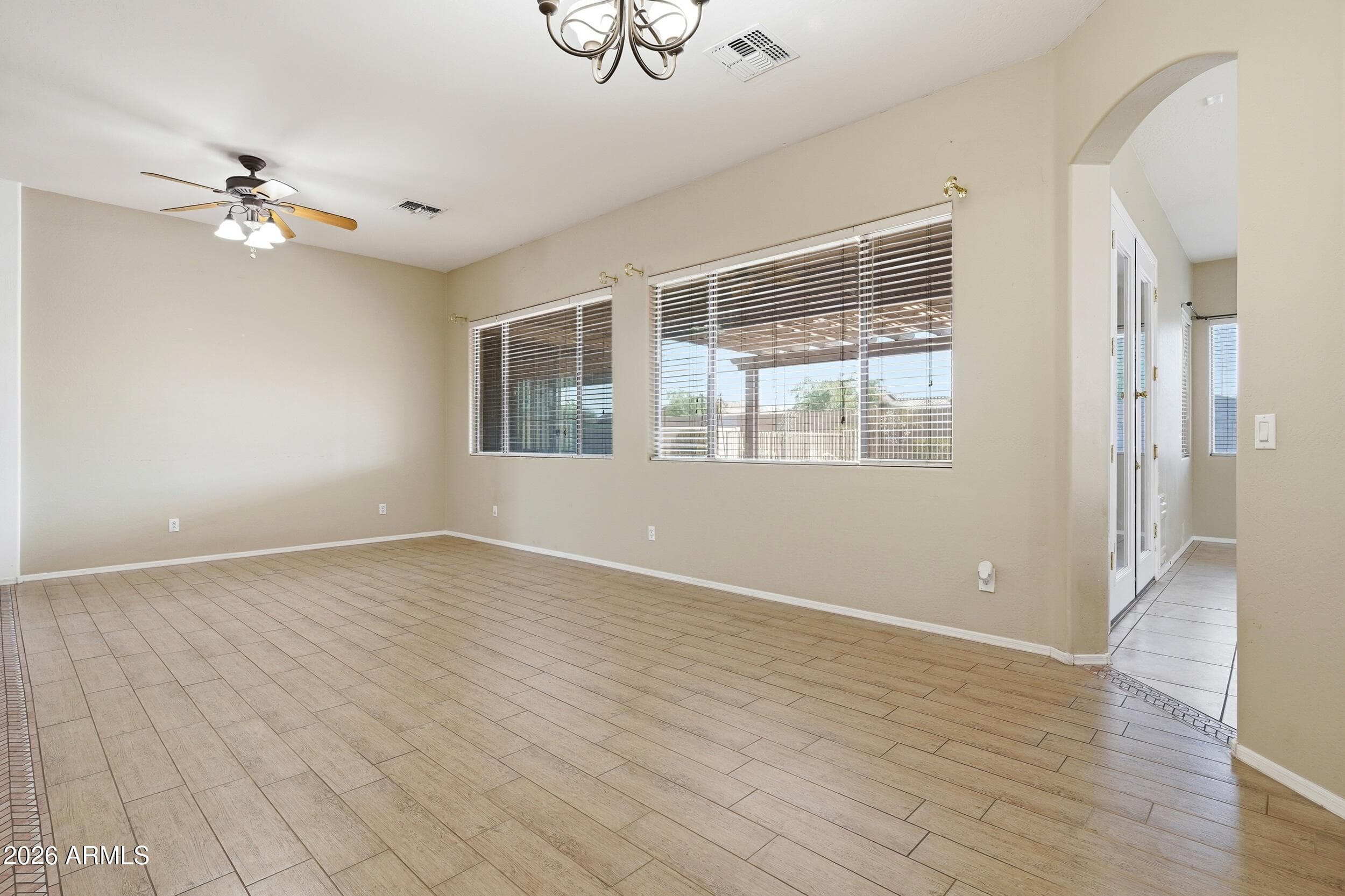 8807 W Carole Lane — photo 6