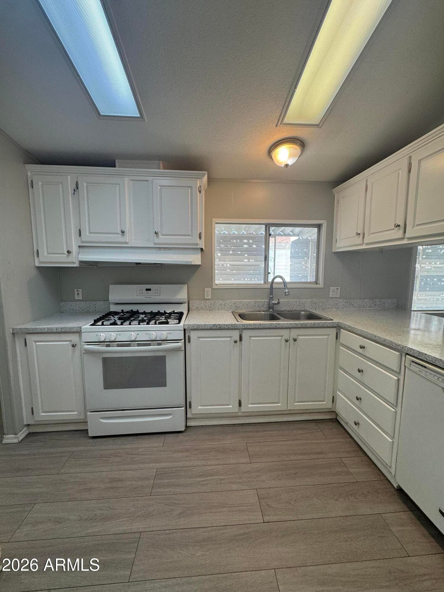 11411 N 91st Avenue 226 — photo 3