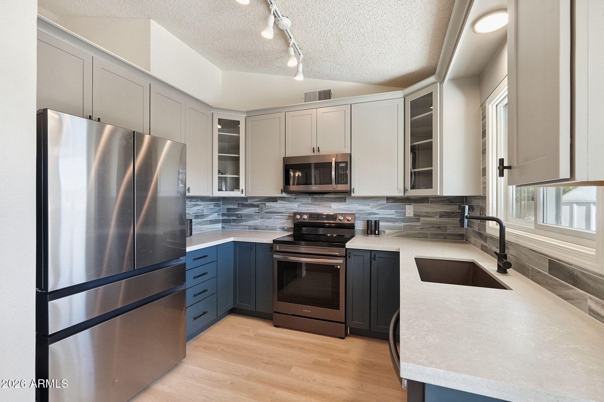 3025 E Bremen Street — photo 5