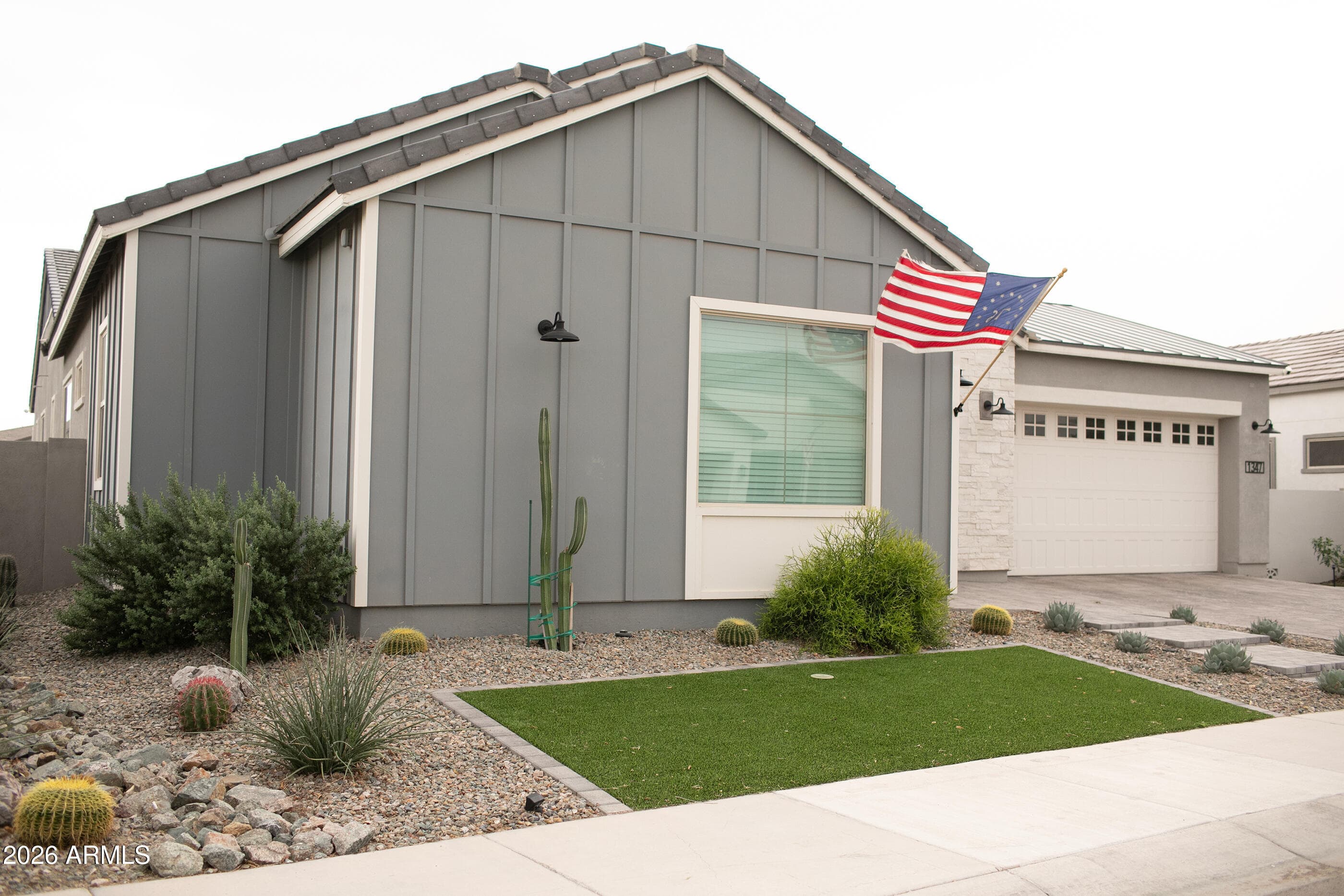 1347 E Ficus Way — photo 2